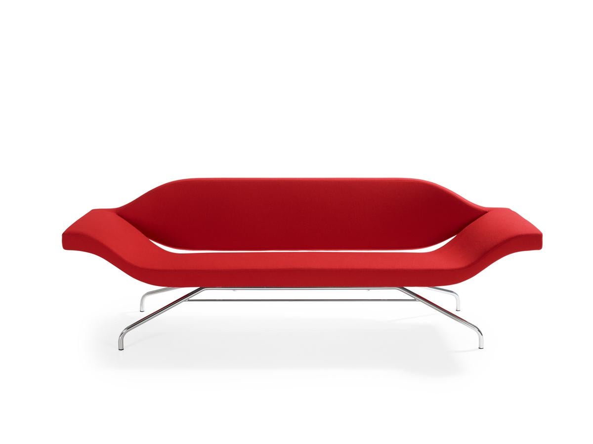 Rising from the arm, the seat and back fuse together into the other arm. Simple principles provide the best design for a comfortable sofa. A sparse supporting frame allows the seat and back to float like a wave. With its powerful interplay of lines,