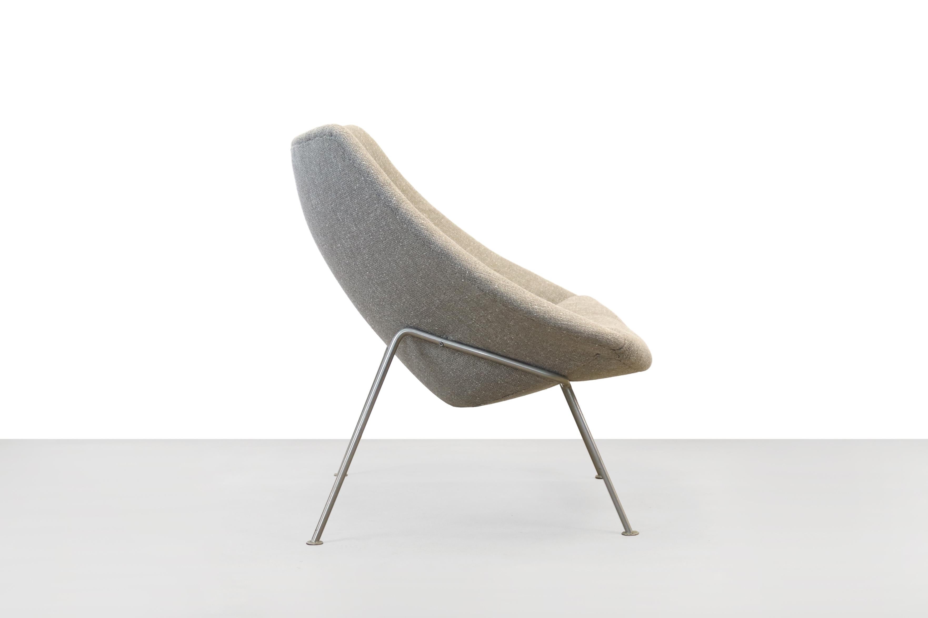 Artifort Oyster Model F157 Armchair by Pierre Paulin In Good Condition In Amsterdam, Noord Holland