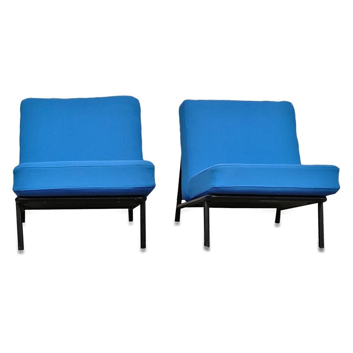Tubular steel structure
Fresh upholstery; Kvadrat wool fabric
enameled steel structure
some scruffs on paint;
Artifort signature on one chair
these seats are currently in France, will ship out of Paris, allow 5 to 8 days for delivery any