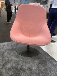 Artifort Pala Giro Pink Swivel Lounge Chair