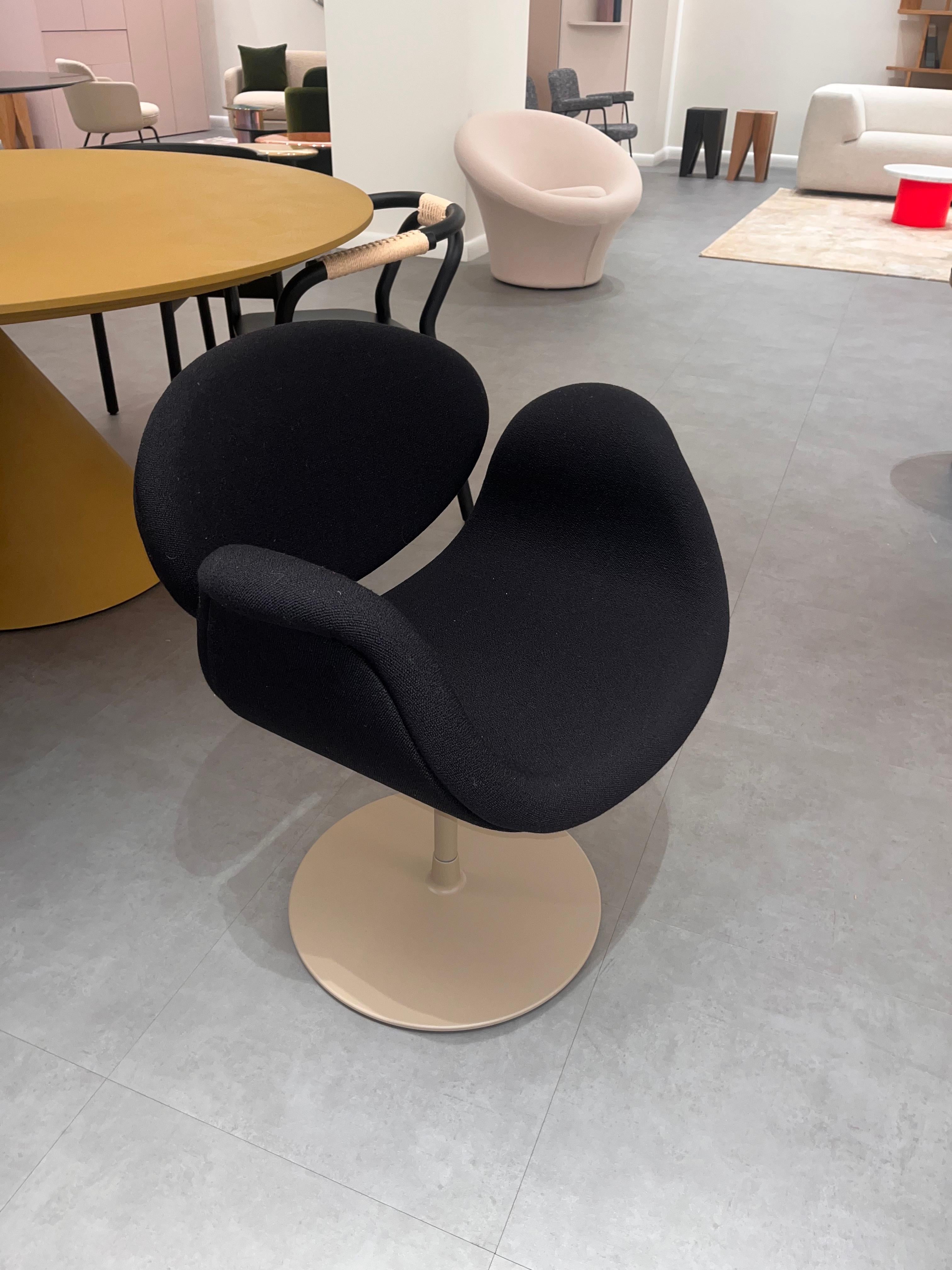 Artifort Pierre Paulin Little Tulip Swivel Chair in STOCK In Excellent Condition For Sale In New York, NY