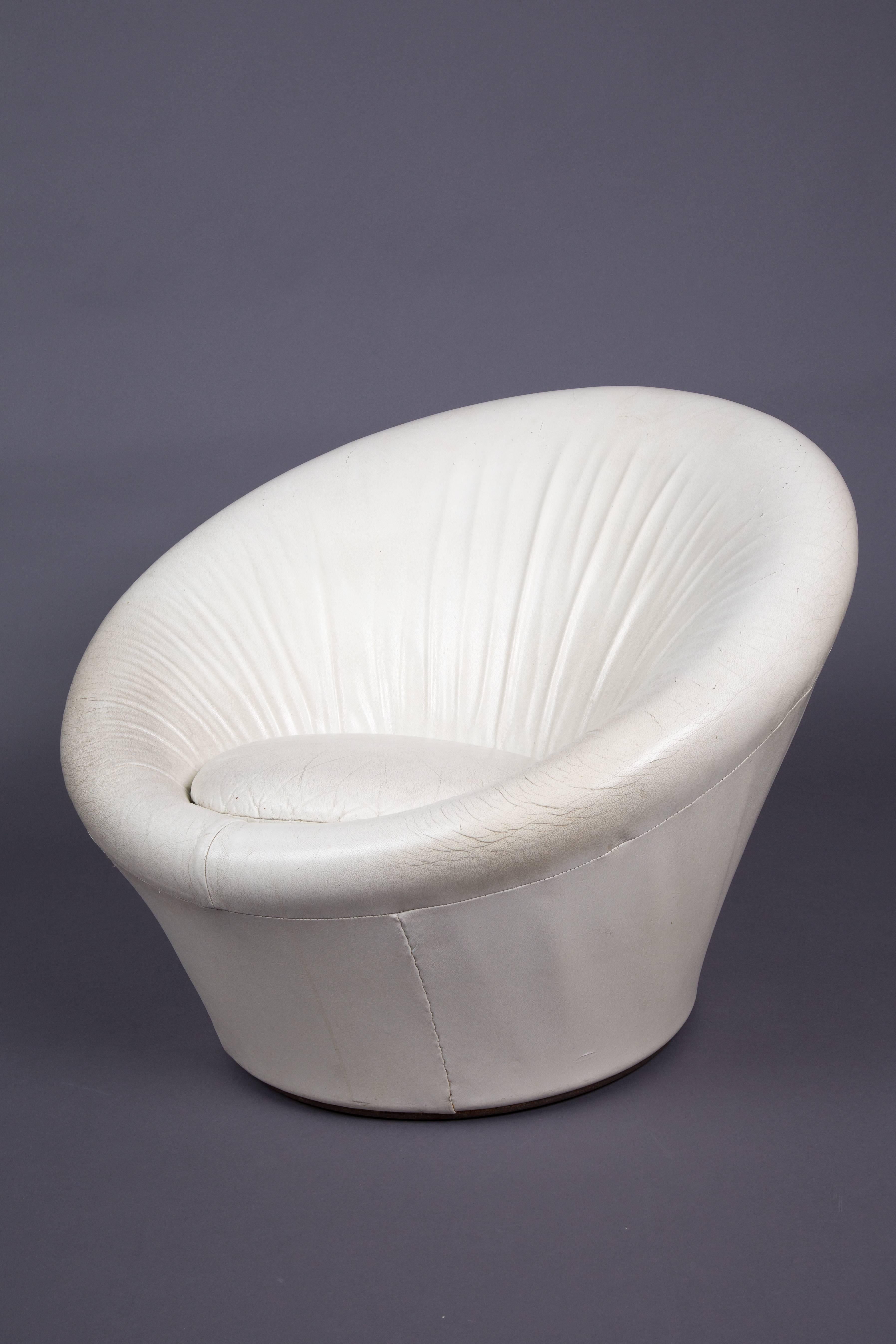 Artifort Pierre Paulin Mushroom. Mushroom in white leather. Designed in 1960.