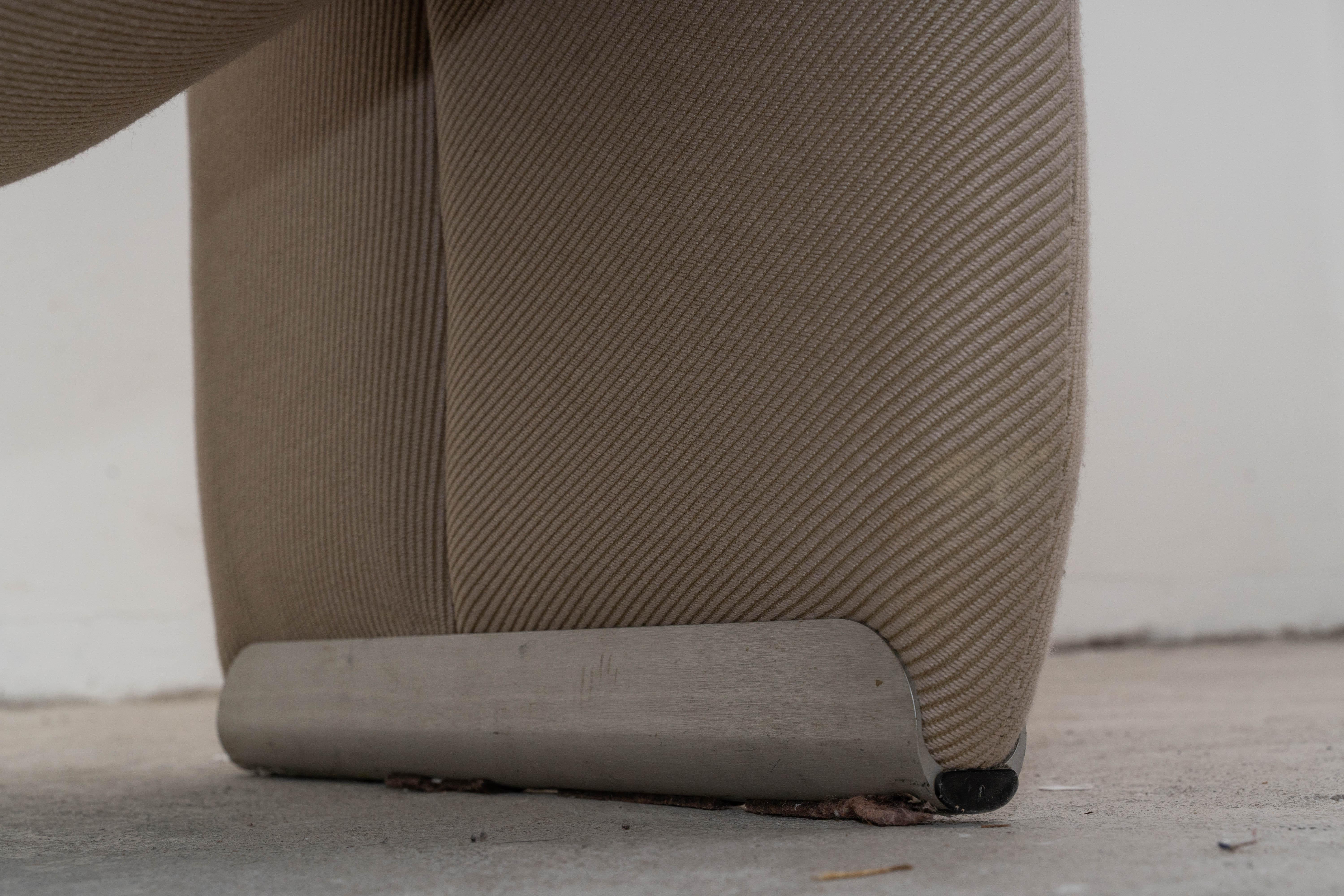 Artifort - Pierre Paulin - Sofa - Groovy Chair - Aluminium, Wool For Sale 3