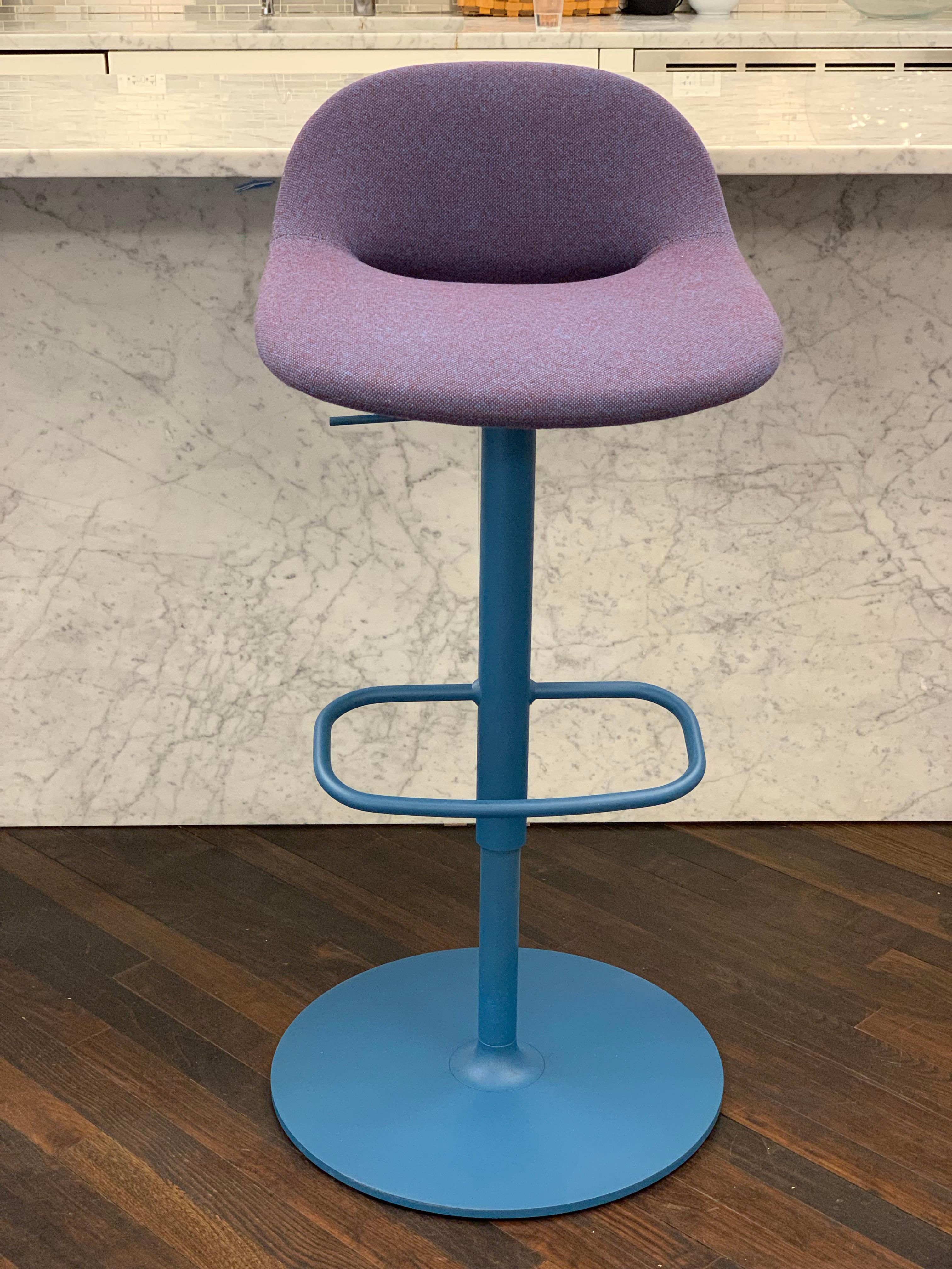 Artifort Set of Three Beso Adjustable Swivel Stools by Khodi Feiz In Excellent Condition In New York, NY