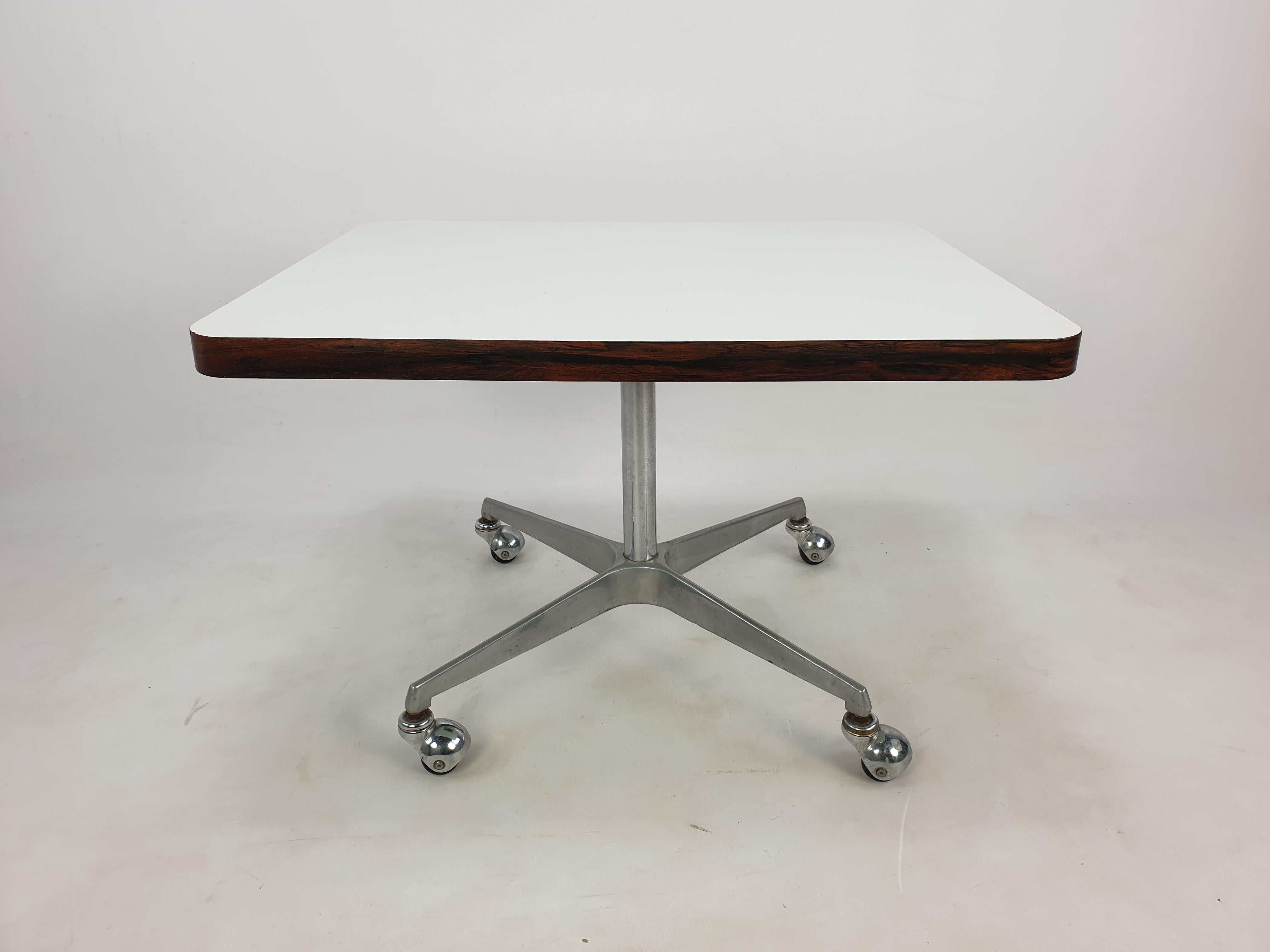 Dutch Artifort Side Table or Trolley Table, 1970's For Sale