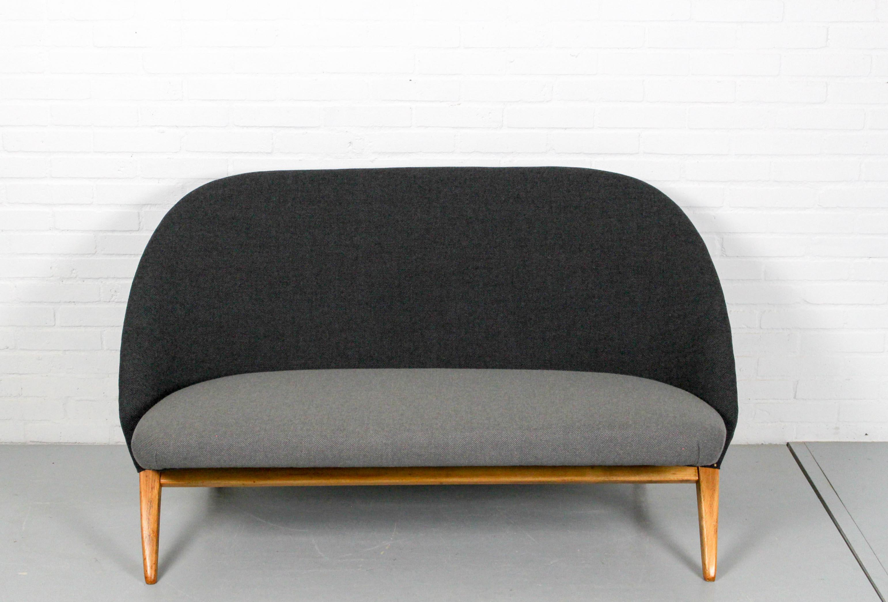 Artifort sofa 