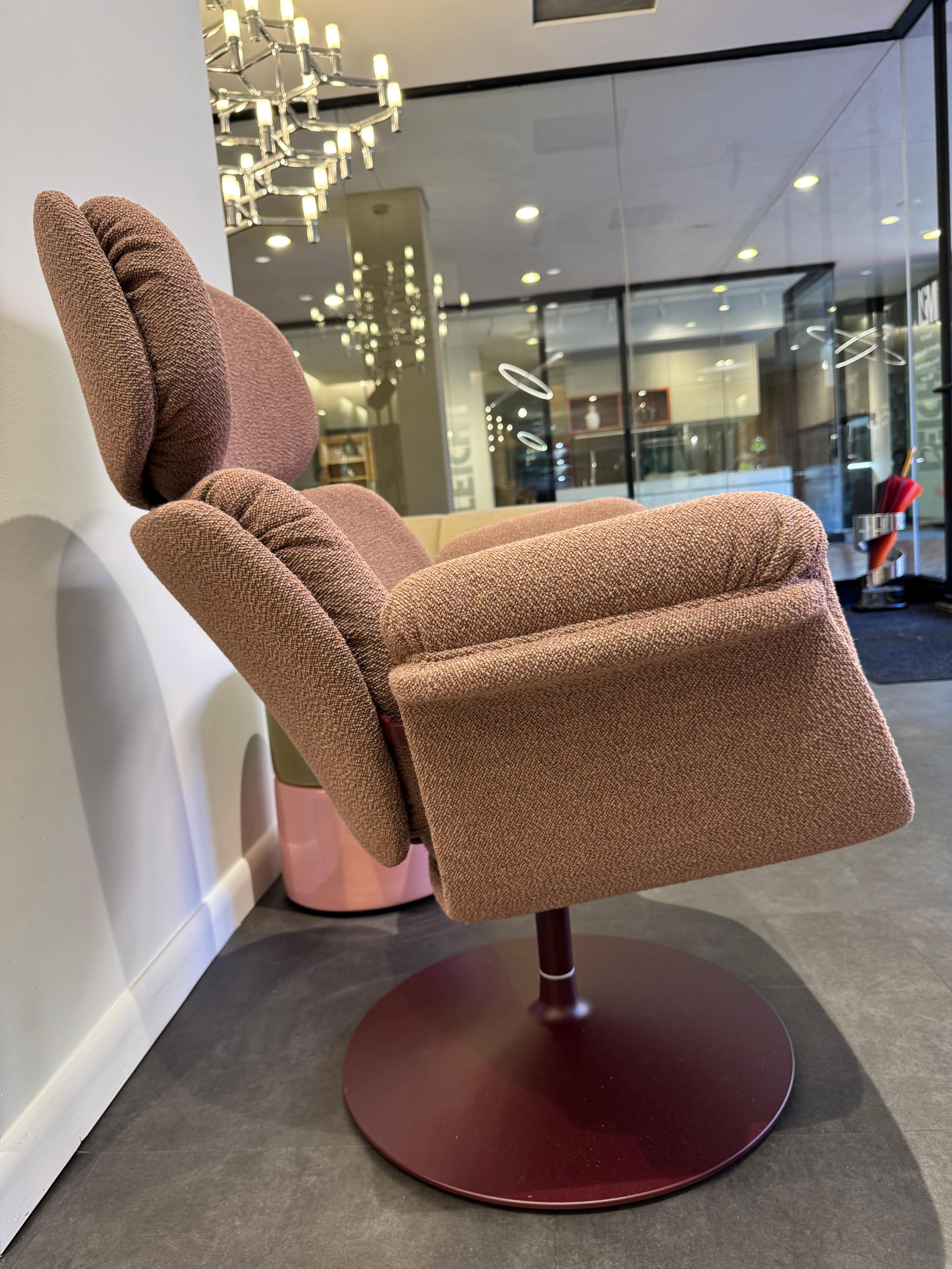 Artifort Swivel Tulip F550 Lounge by Pierre Paulin in STOCK (Niederländisch) im Angebot