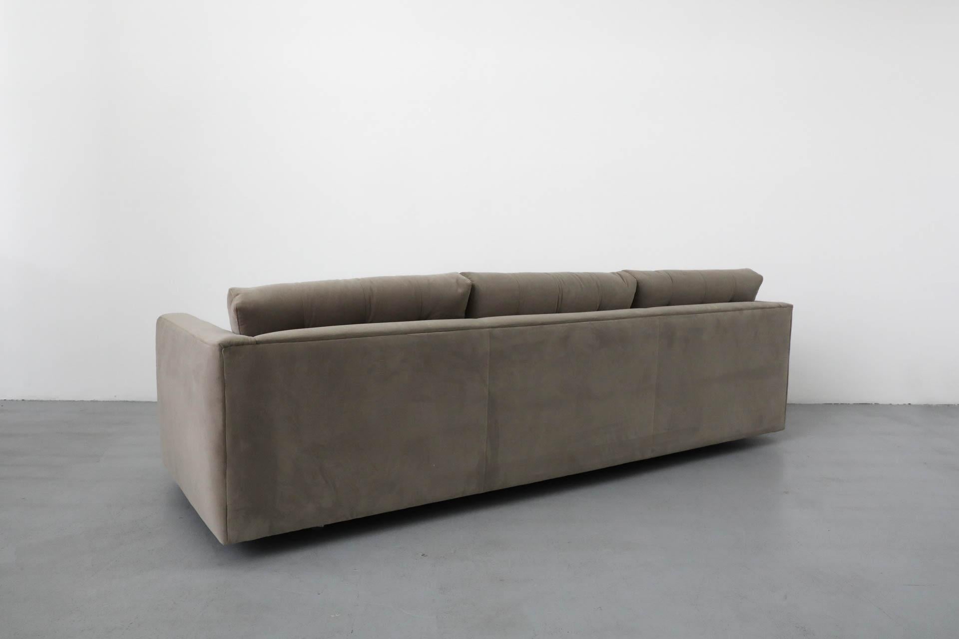 Artifort Three Seat Tufted Sofa Newly Reupholstered in Taupe Knoll Textile In Good Condition In Los Angeles, CA
