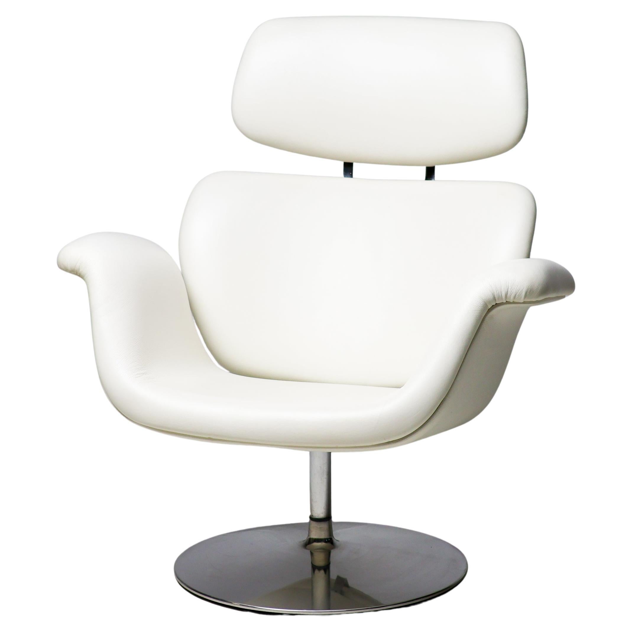 Artifort Tulip F545 Lounge Chair by Pierre Paulin, White Leather For Sale