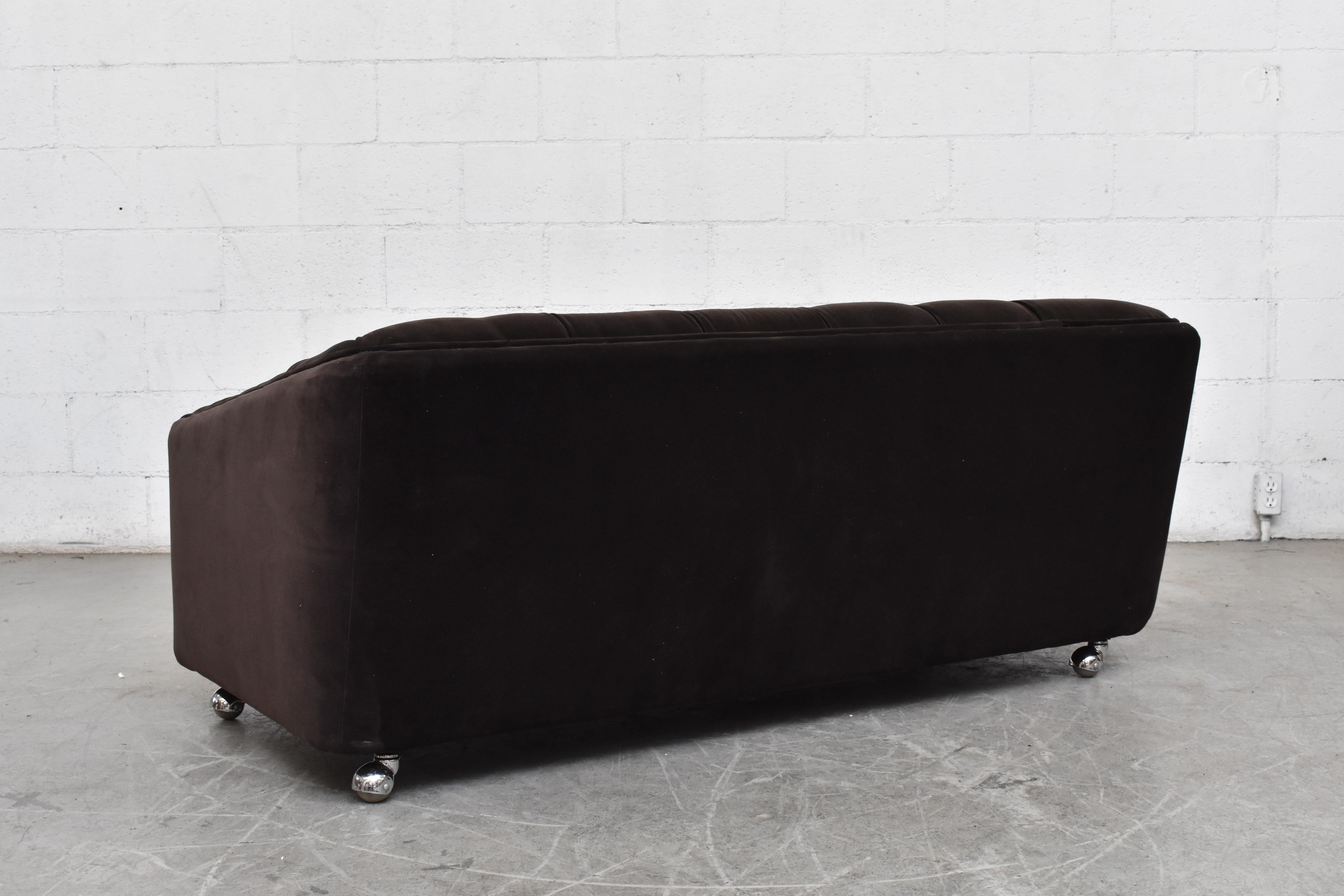 Artifort Velvet Tufted Loveseat by Geoffrey Harcourt In Good Condition In Los Angeles, CA