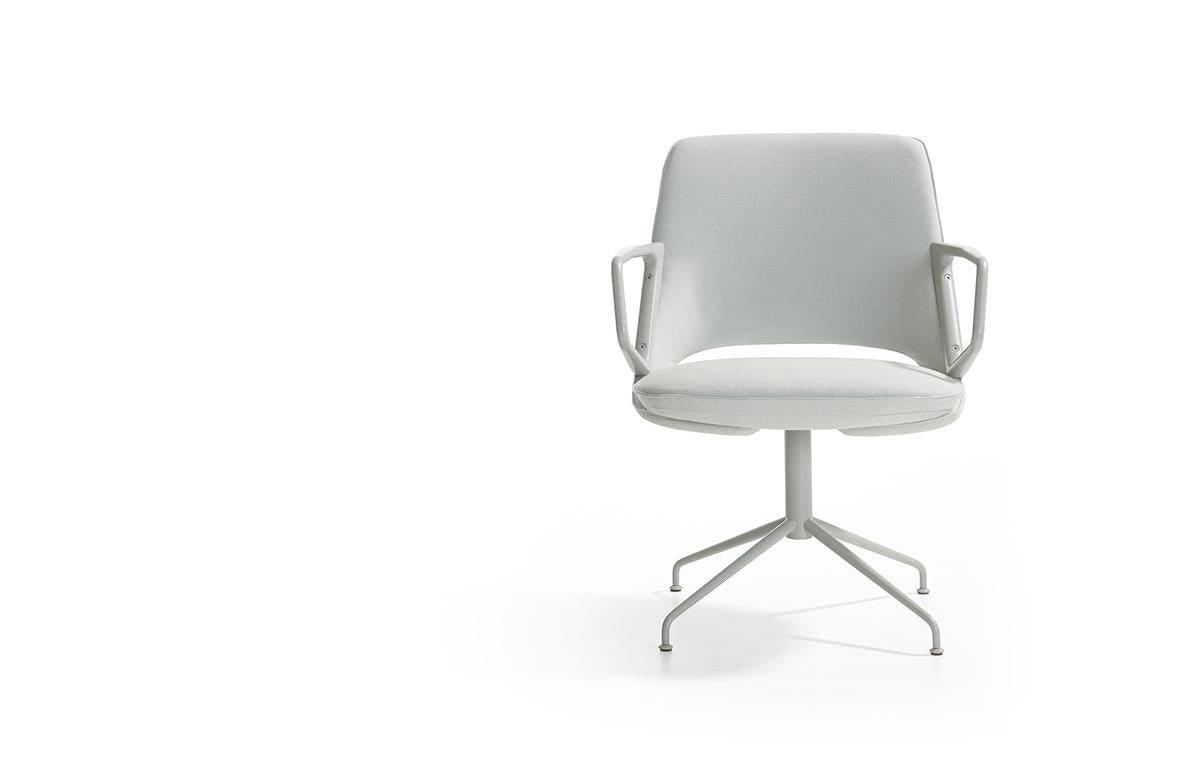 Zuma is a luxurious and inviting, light and ergonomic chair for Artifort, designed by French designer Patrick Norguet. The cushion is the basis for the design archetype of the Zuma low back chair. It connects both parts of the chair and provides