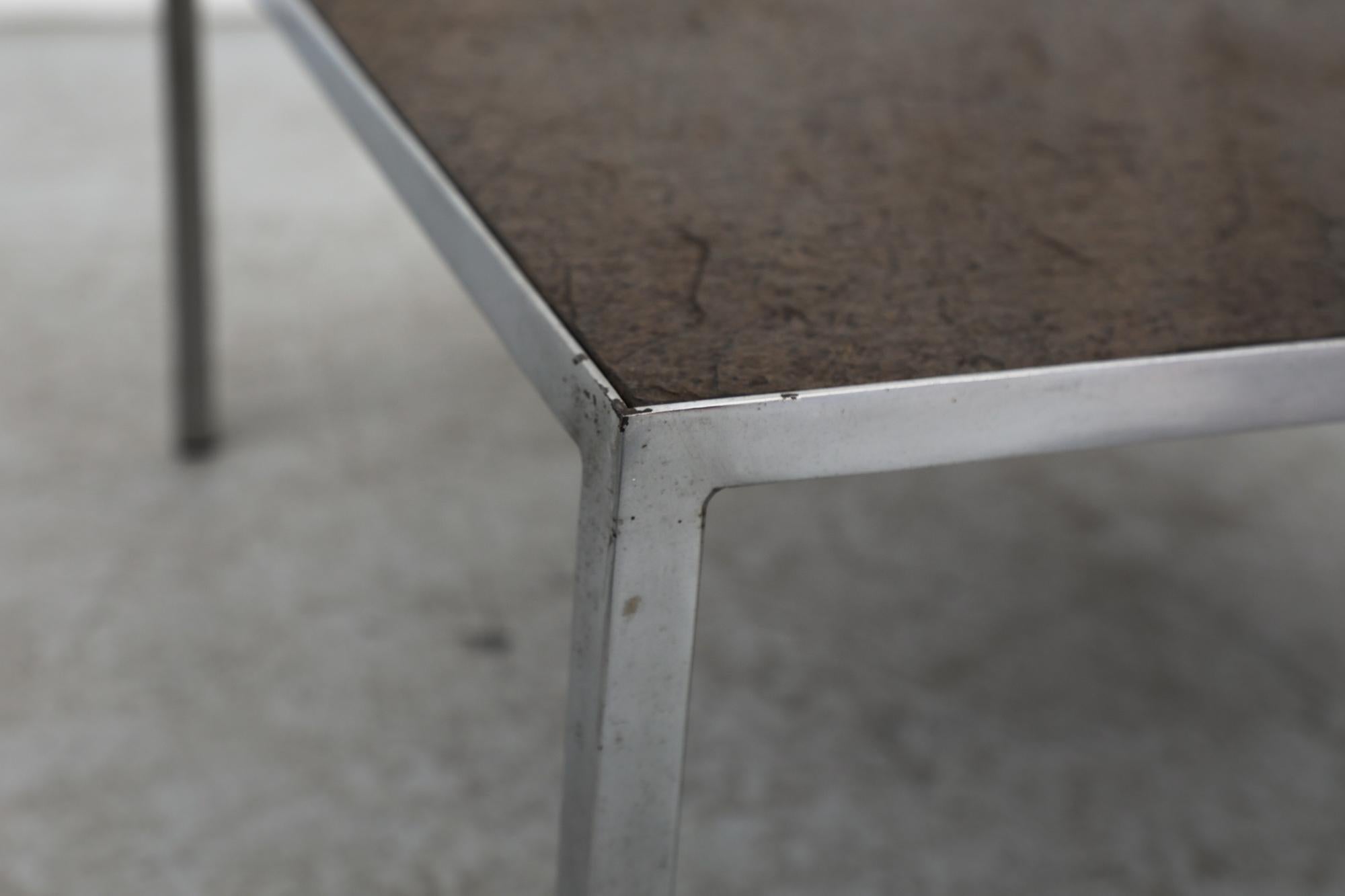 Table basse Artimeta avec plateau en pierre bronzée en vente 2