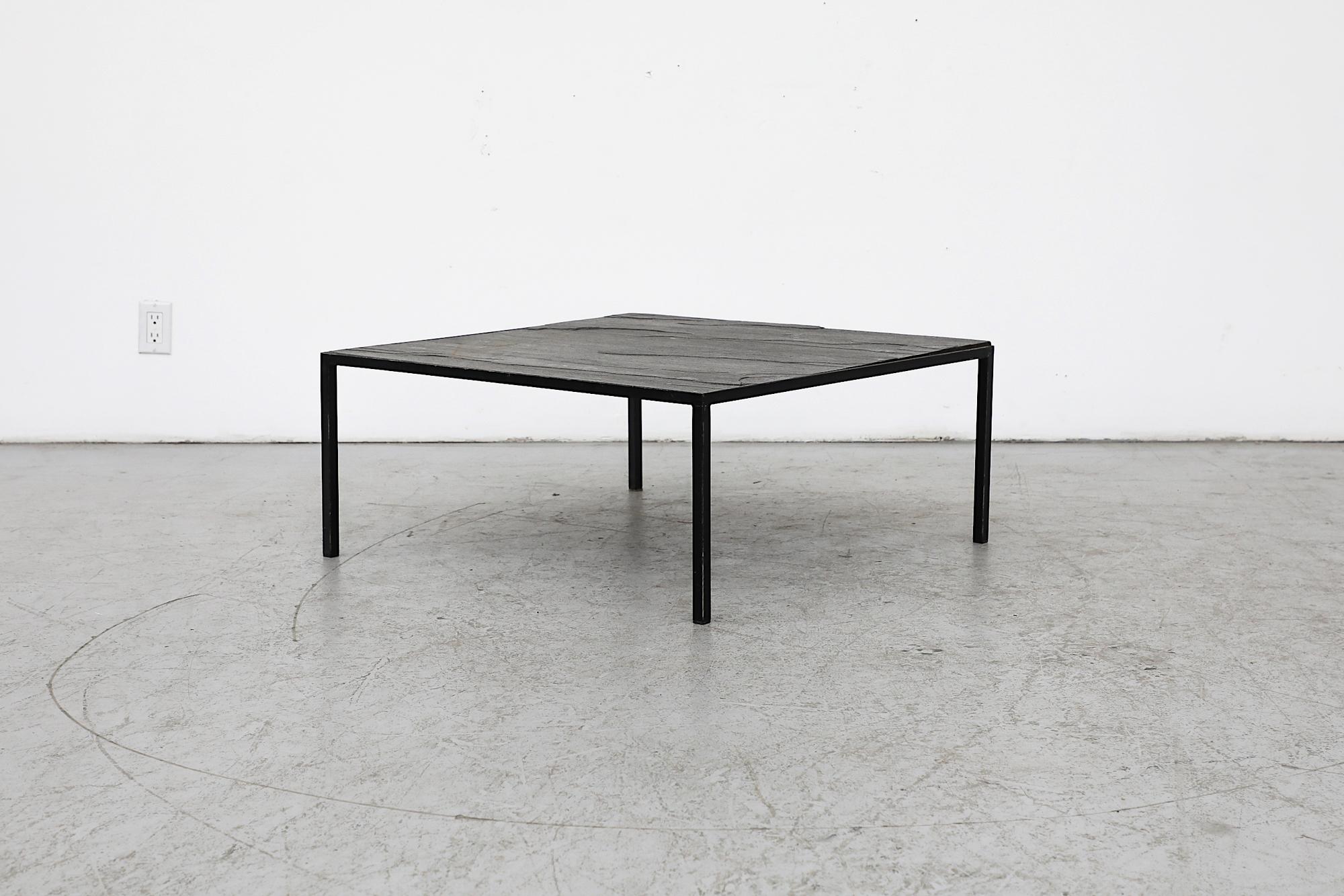 Table basse Artimeta avec plateau en pierre et cadre émaillé noir en vente 6