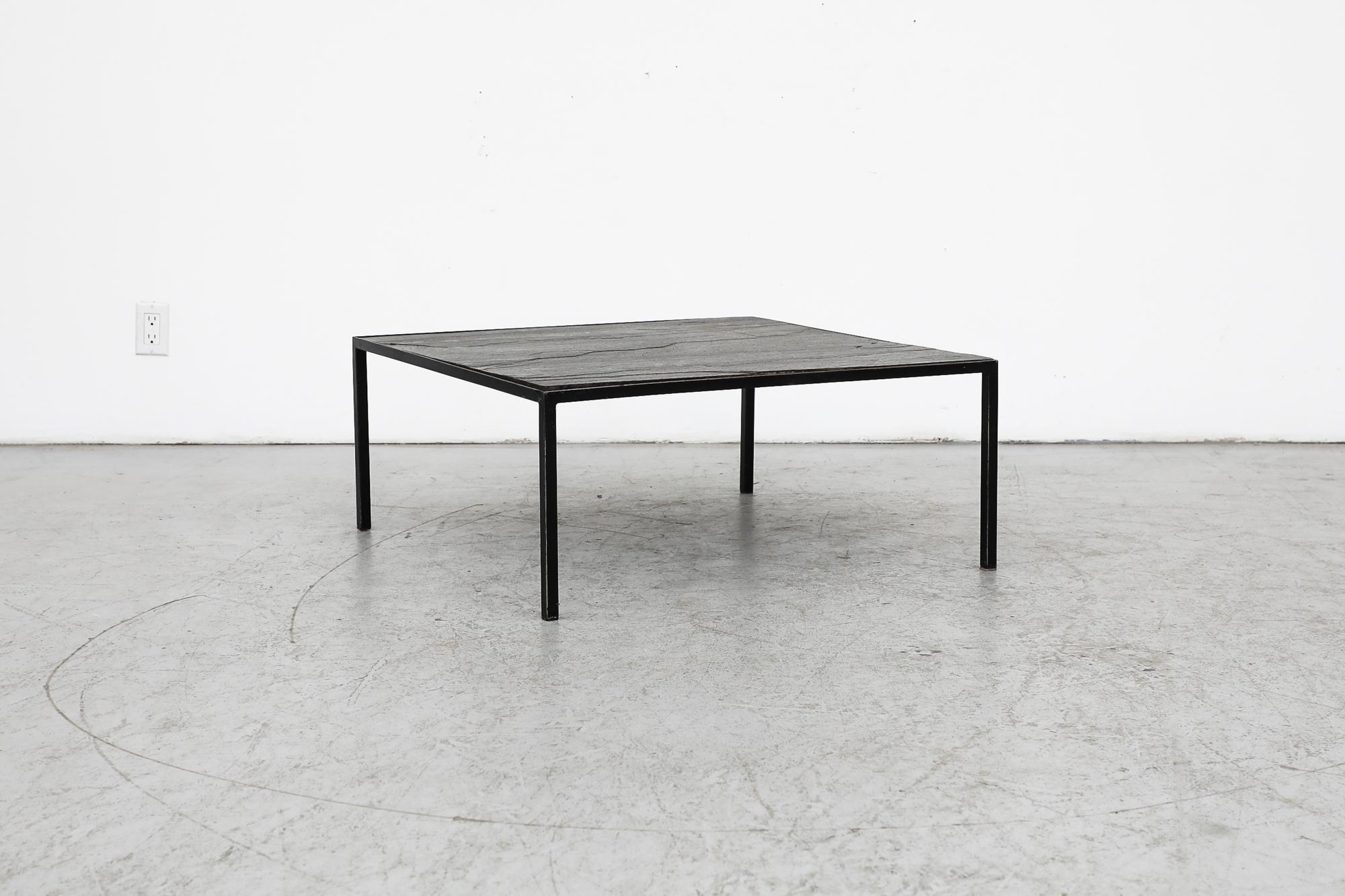 Émaillé Table basse Artimeta des années 1960 avec plateau en pierre et cadre émaillé noir en vente