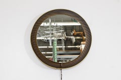 Specchio da parete retroilluminato traforato in tonalità oro ispirato a Mathieu Mategot da Artimeta