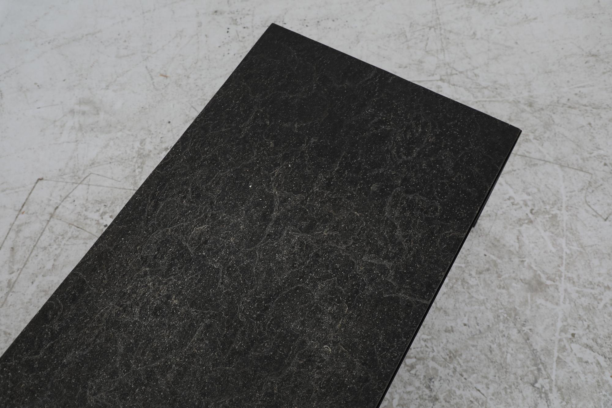 Artimeta Table basse rectangulaire avec plateau en pierre et cadre émaillé noir en vente 2