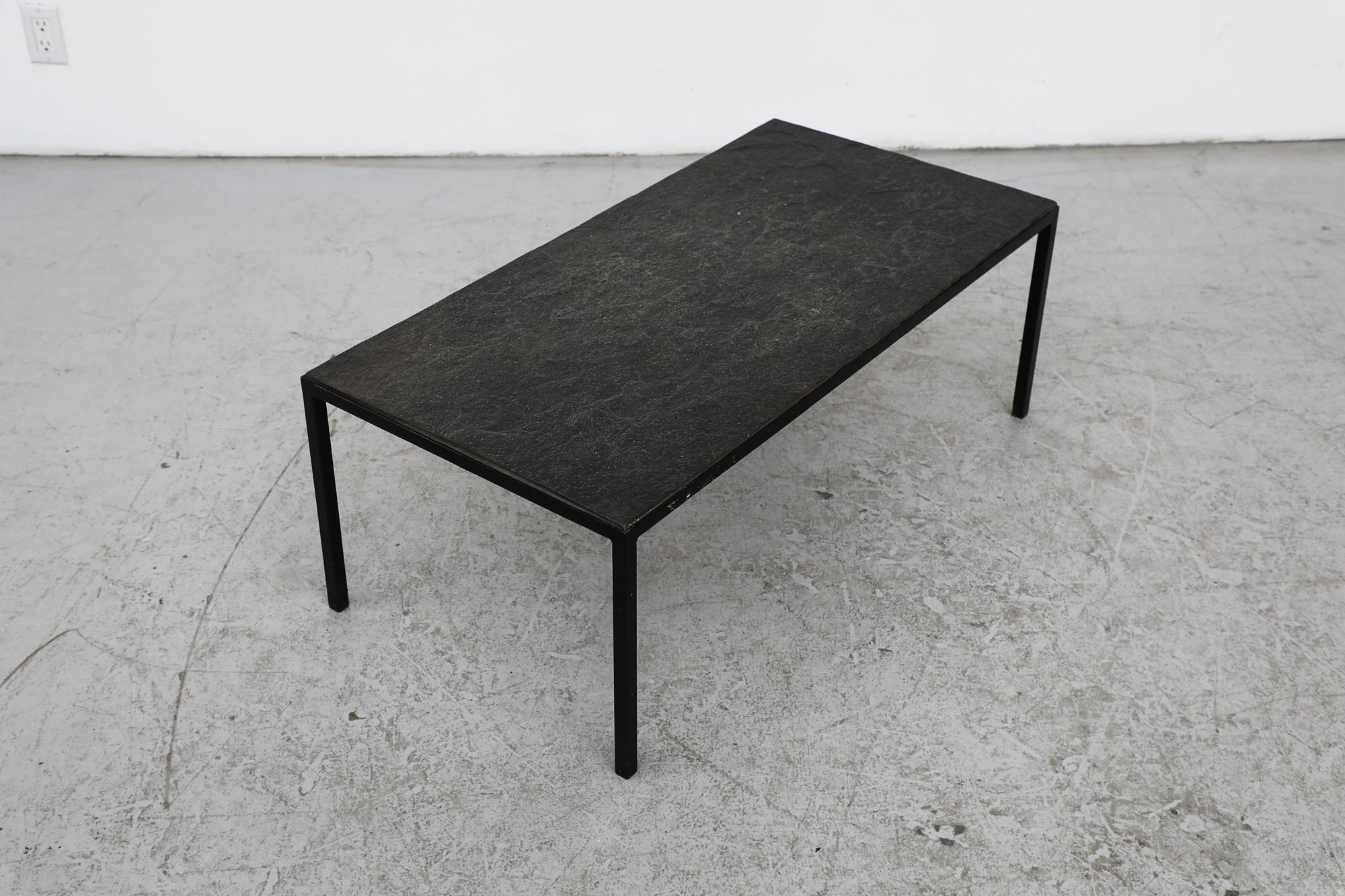 Artimeta Table basse rectangulaire avec plateau en pierre et cadre émaillé noir Bon état - En vente à Los Angeles, CA