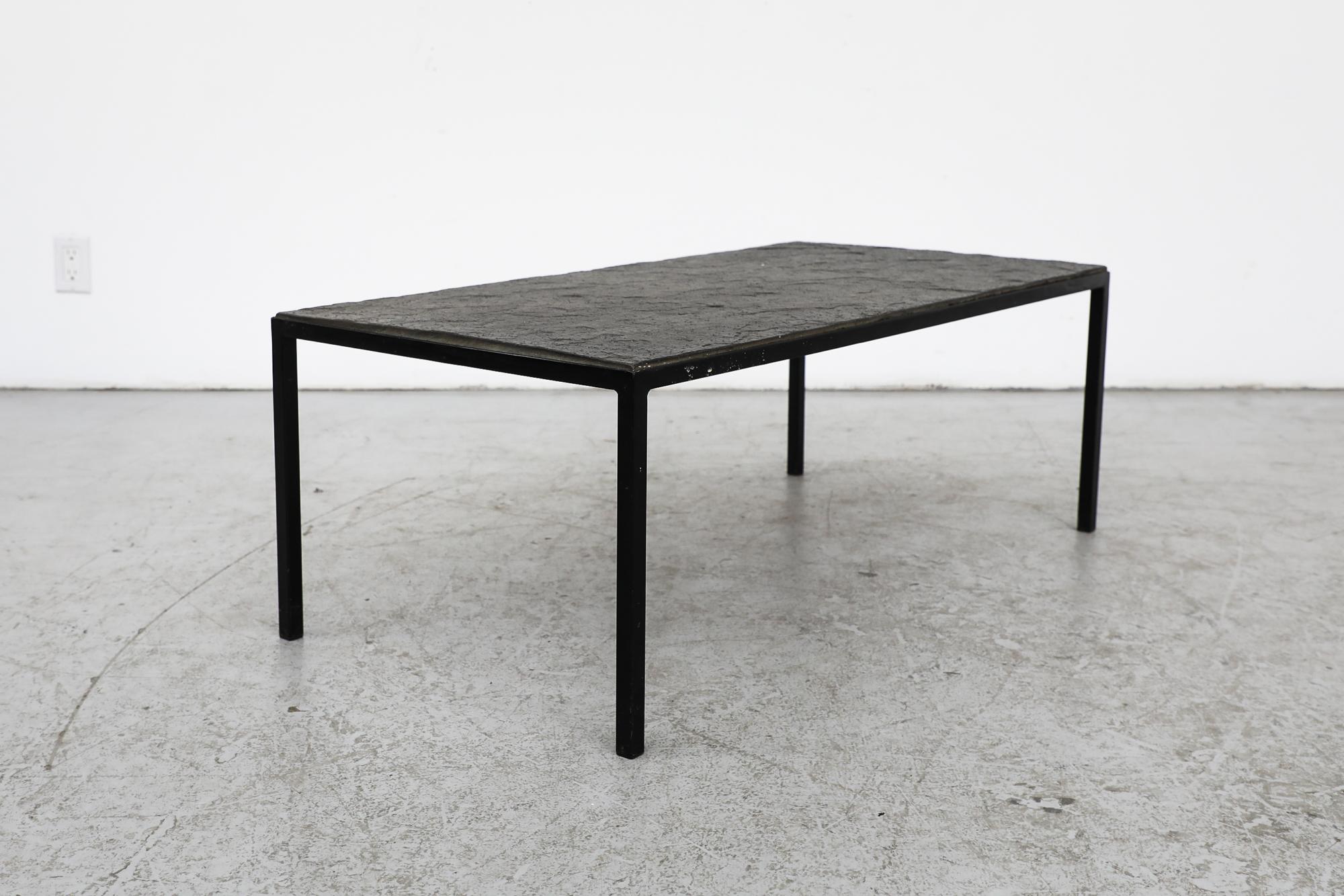 Métal Artimeta Table basse rectangulaire avec plateau en pierre et cadre émaillé noir en vente