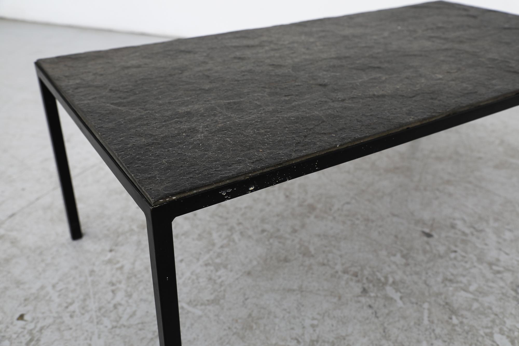 Artimeta Table basse rectangulaire avec plateau en pierre et cadre émaillé noir en vente 1