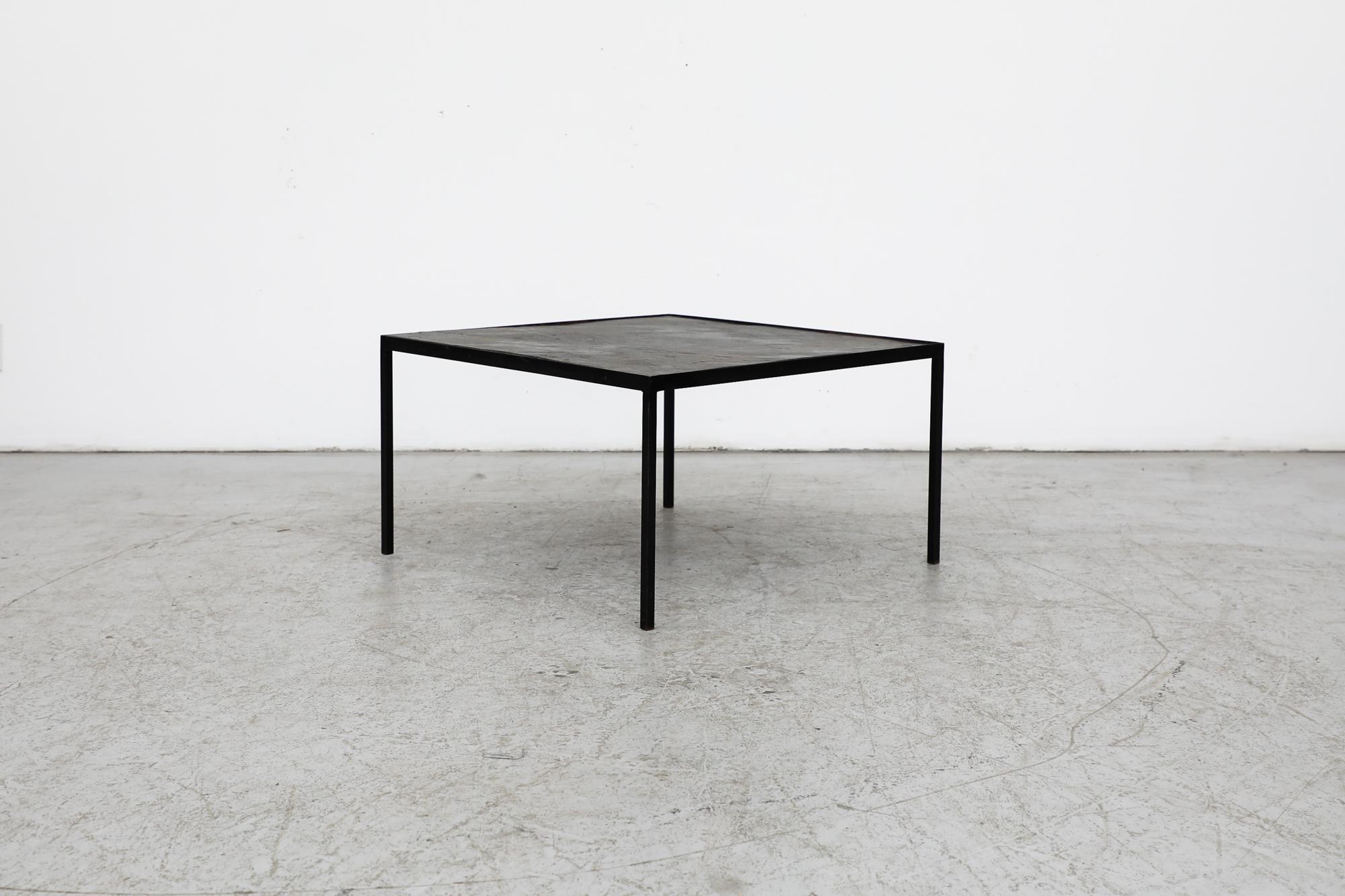 Mid-Century Modern Table basse Artimeta avec base émaillée noire en vente
