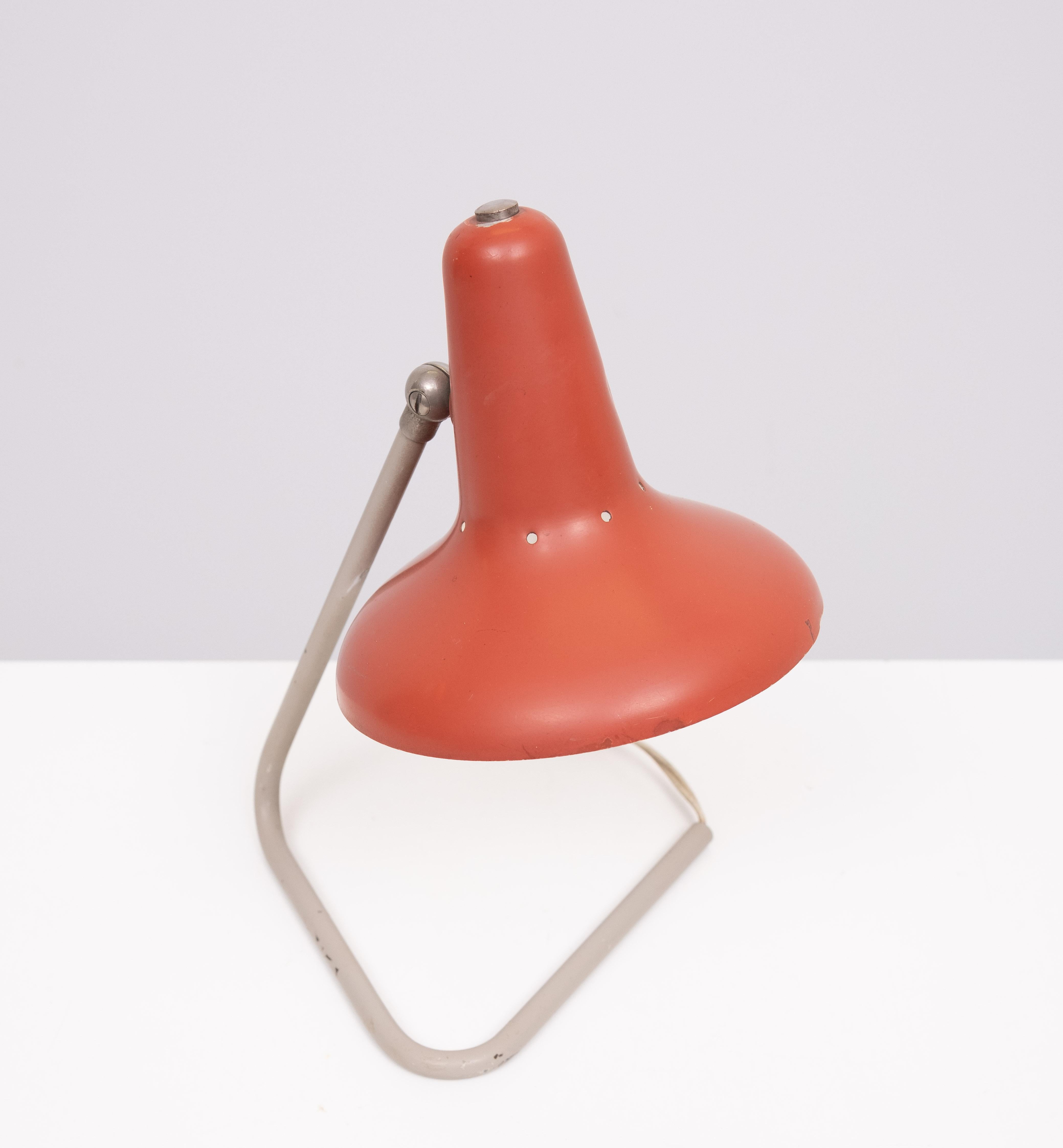 Dutch Artimeta Triangle Table lamp 1950s Holland For Sale