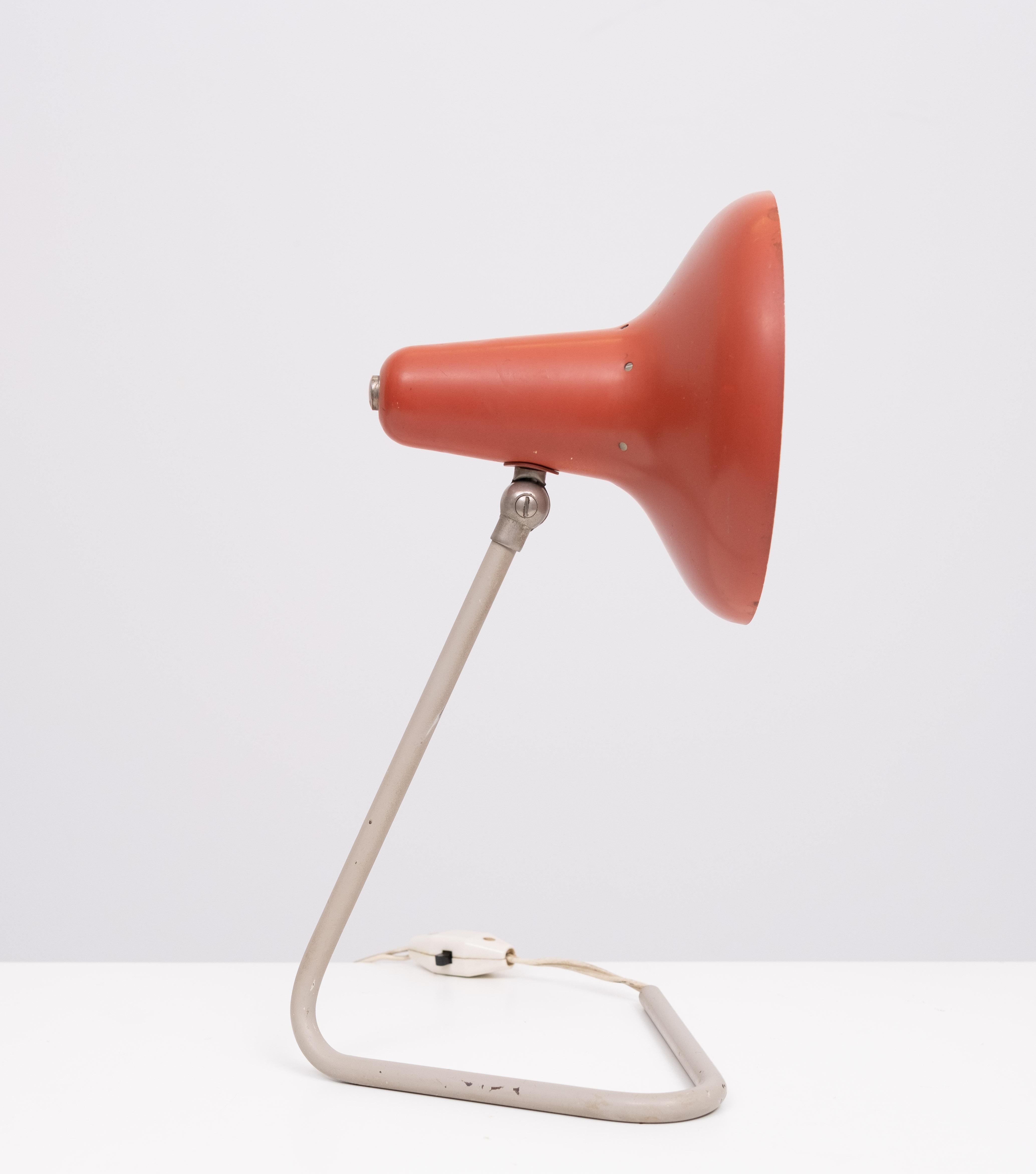 Artimeta Triangle Table lamp 1950s Holland In Good Condition For Sale In Den Haag, NL