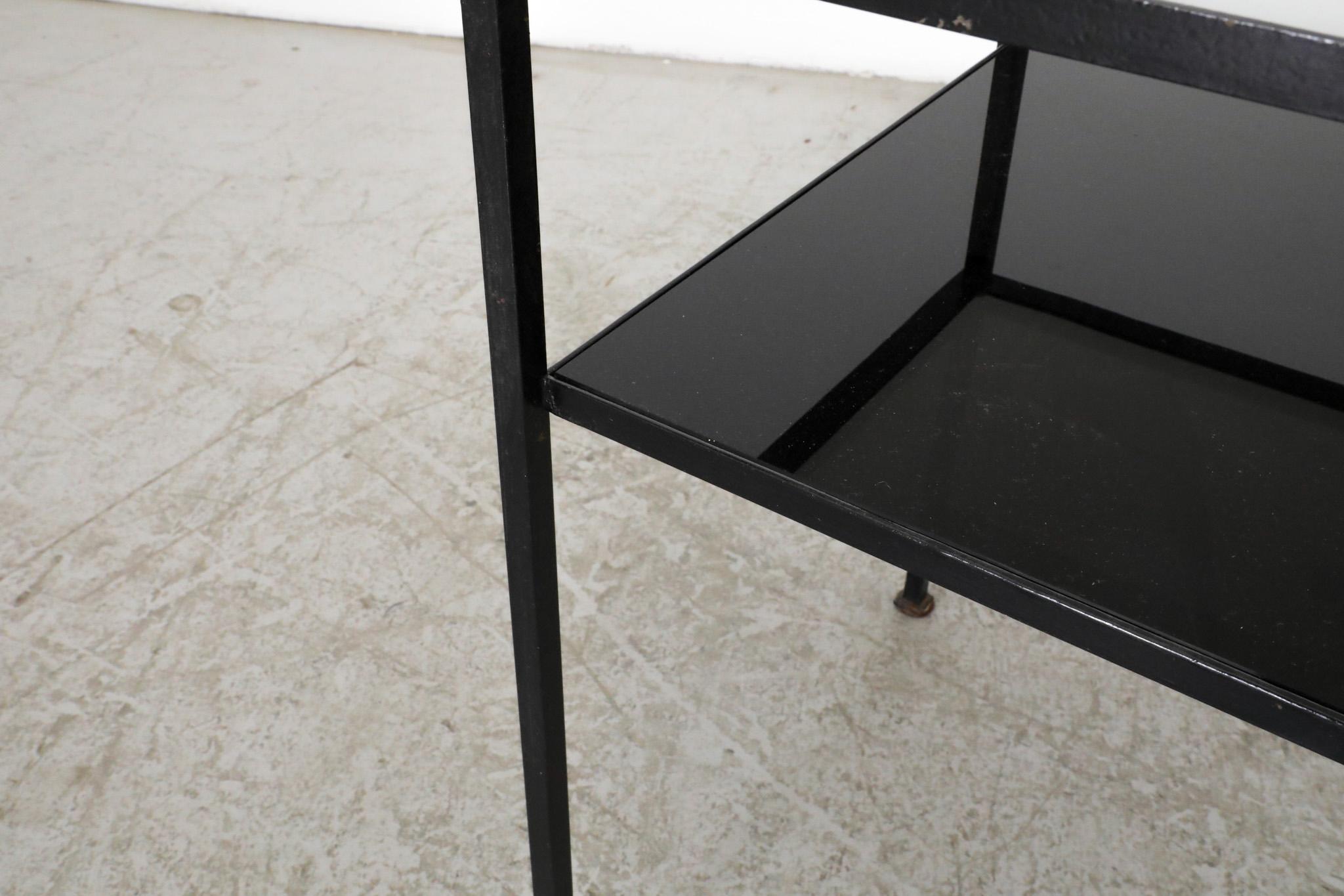 Métal Artimeta Table d'appoint à deux niveaux en verre et métal noir et blanc en vente