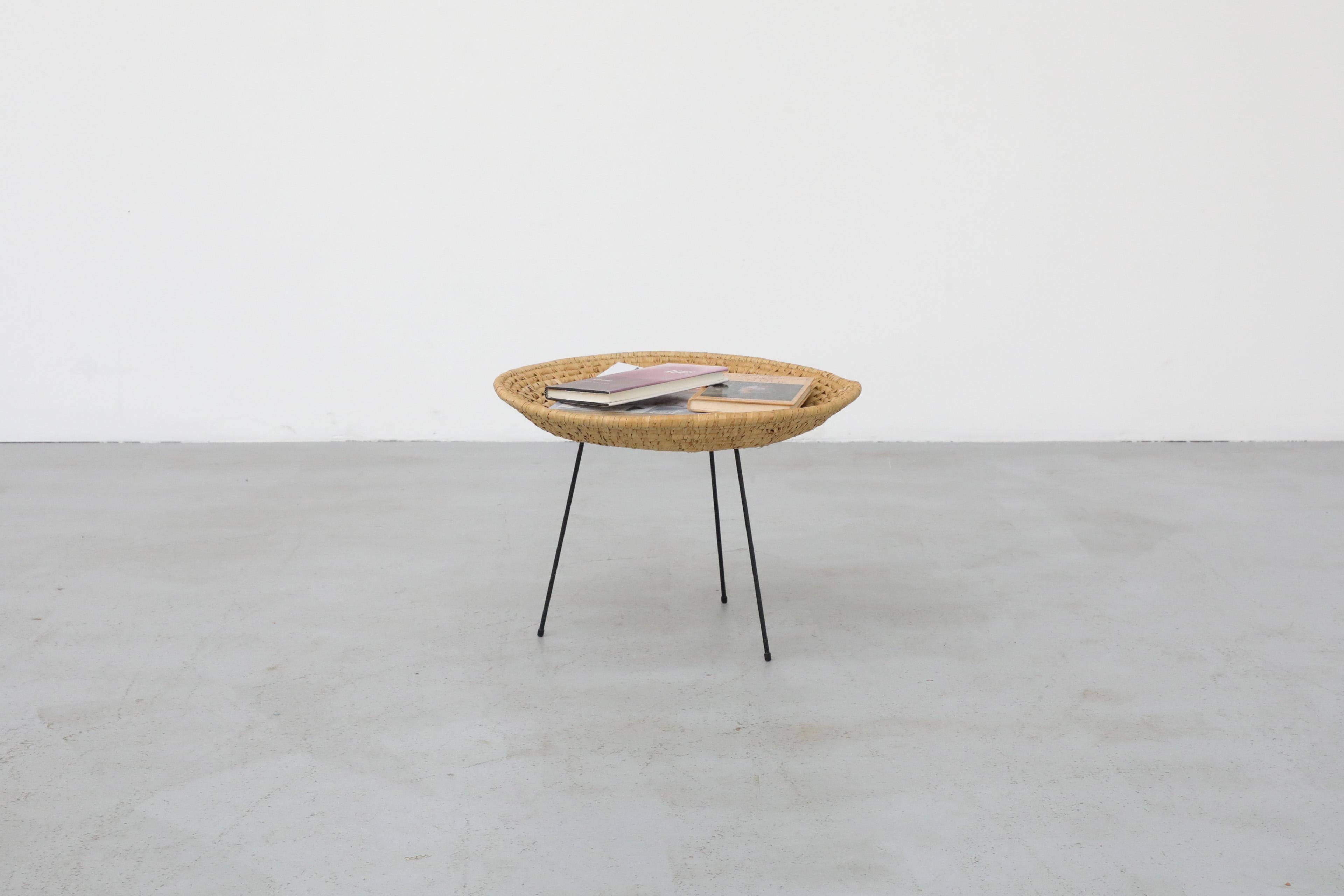 Woven seagrass catch-all, standing magazine basket, manufactured by Artimeta. Minimalistic design with a thin black metal frame. In good original condition, visible some visible wear consistent with its age and use.