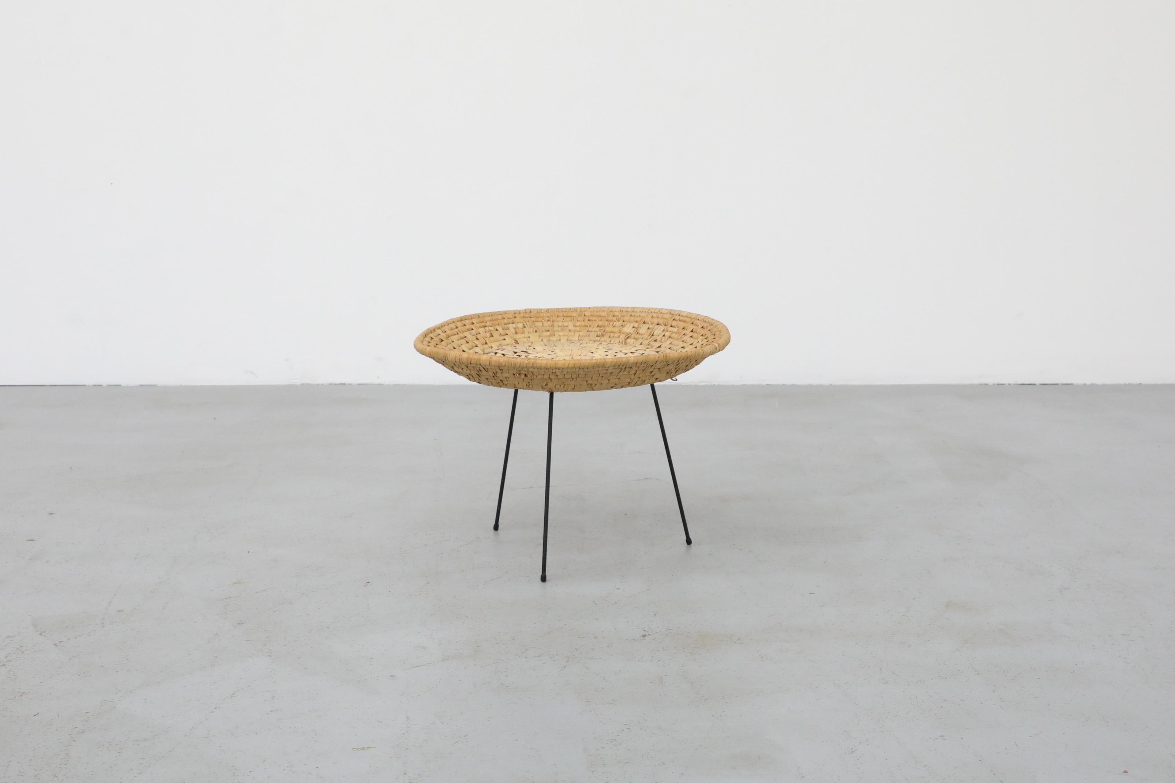 Artimeta Woven Seagrass Standing Shallow Catch-All Basket with Black Metal Legs In Good Condition In Los Angeles, CA