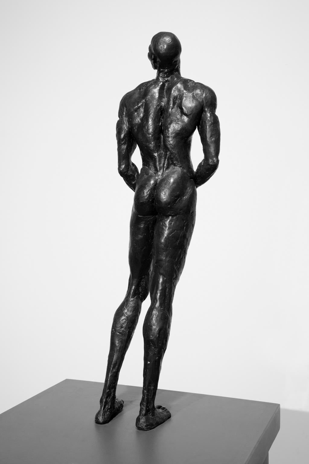 „“Erster Mann““  Bronze mit schwarzer Patina, nackte männliche Skulptur aus Bronze (Zeitgenössisch), Sculpture, von Artis Lane