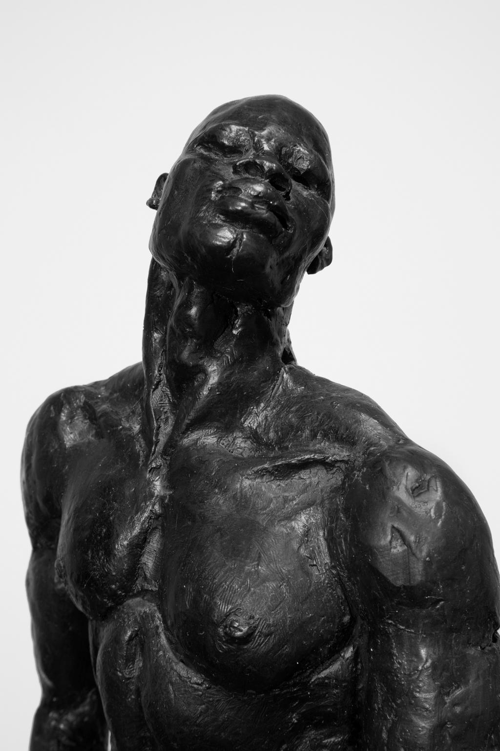 „“Erster Mann““  Bronze mit schwarzer Patina, nackte männliche Skulptur aus Bronze im Angebot 2