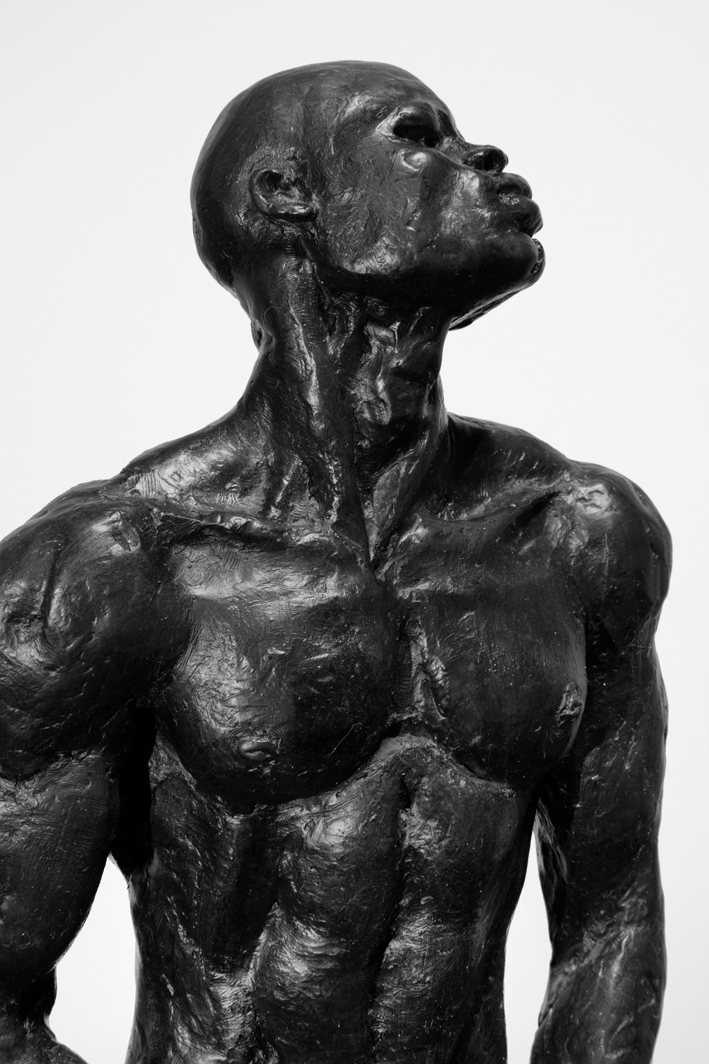„“Erster Mann““  Bronze mit schwarzer Patina, nackte männliche Skulptur aus Bronze im Angebot 3