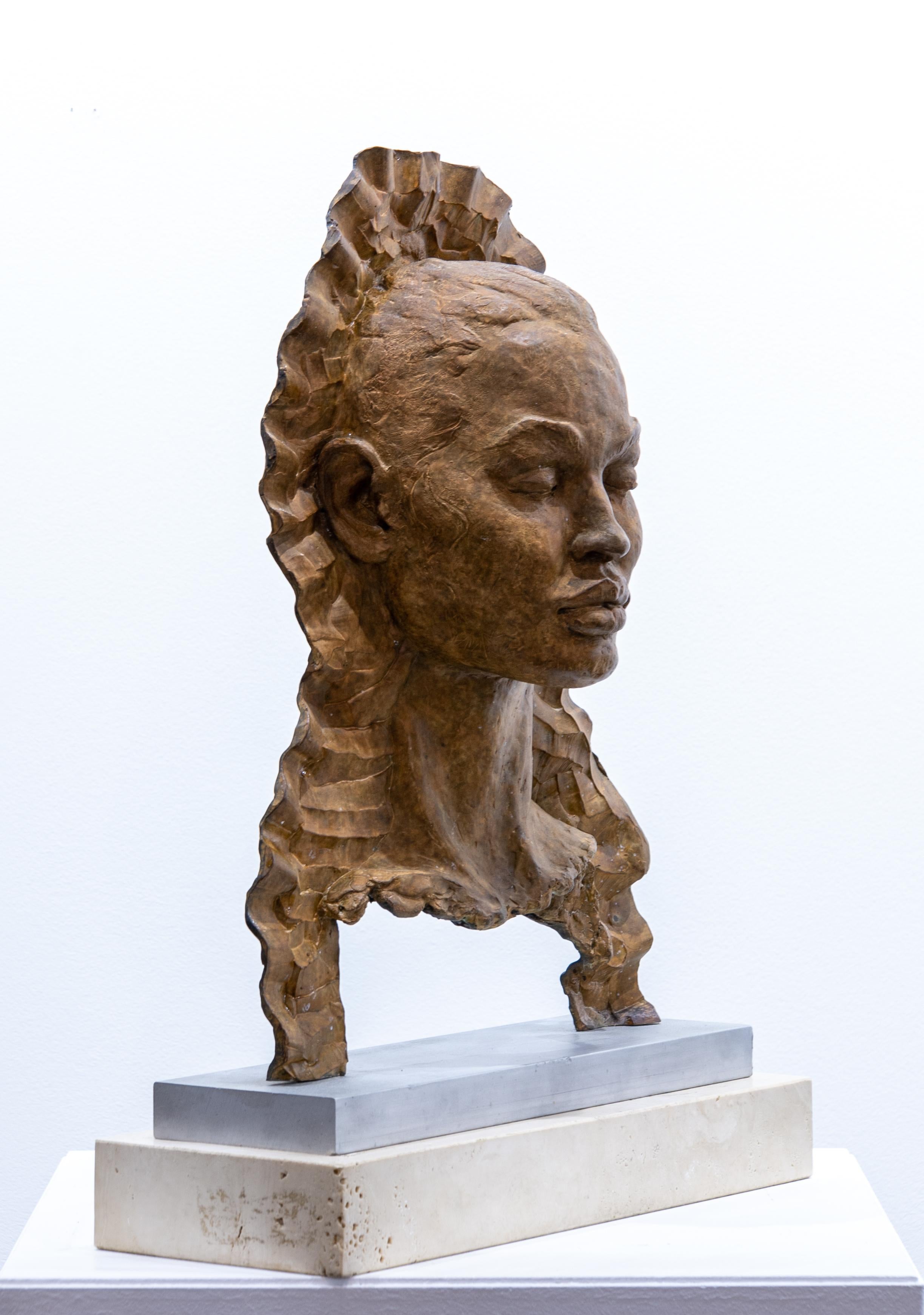 Bronzeskulptur „Madonna“ mit Patina, Marmorsockel, figürlich, weiblich – Sculpture von Artis Lane