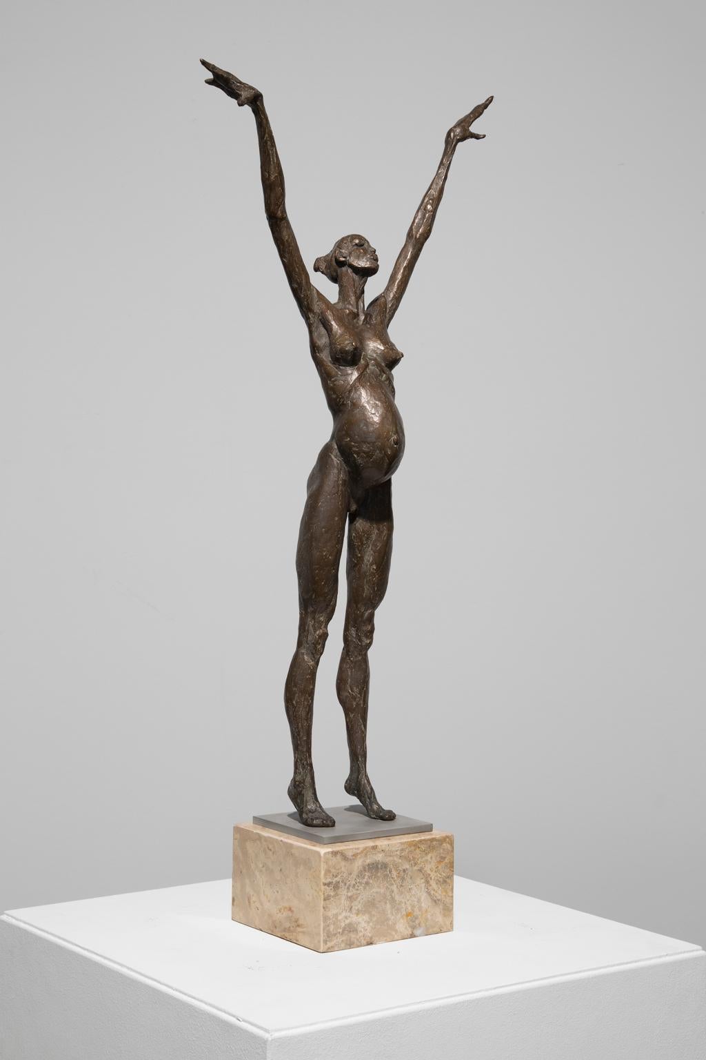 „Wise Virgin I (Celebration)“ Bronze-Skulptur, figürlich, nackt, junge weibliche Figur – Sculpture von Artis Lane