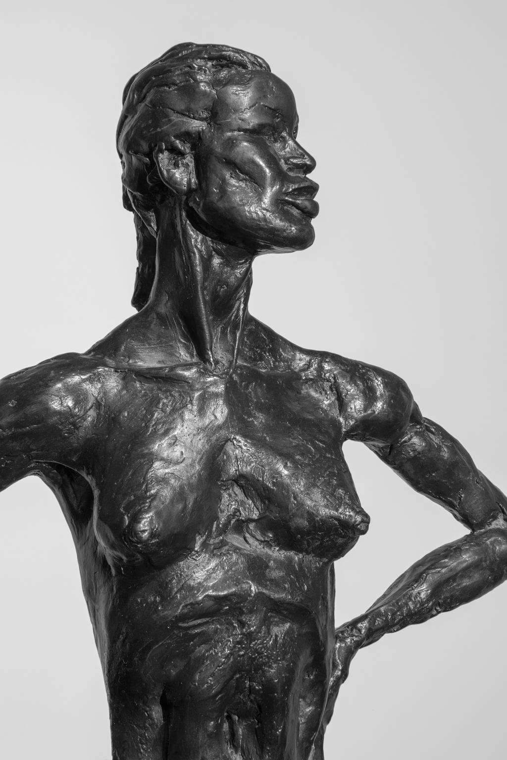 Bronze-Skulptur „Frau“ mit Patina, weiblicher Akt im Angebot 3