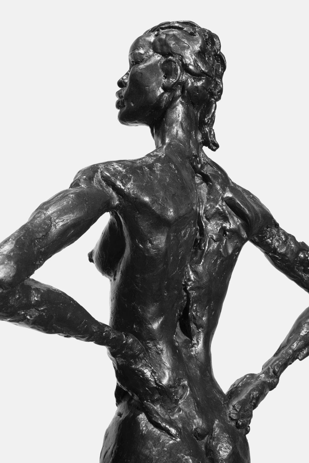 Bronze-Skulptur „Frau“ mit Patina, weiblicher Akt im Angebot 4