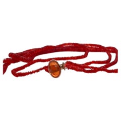 Collier artisanal à plusieurs rangs en or 14 carats avec fermoir en opale de feu, Royaume-Uni