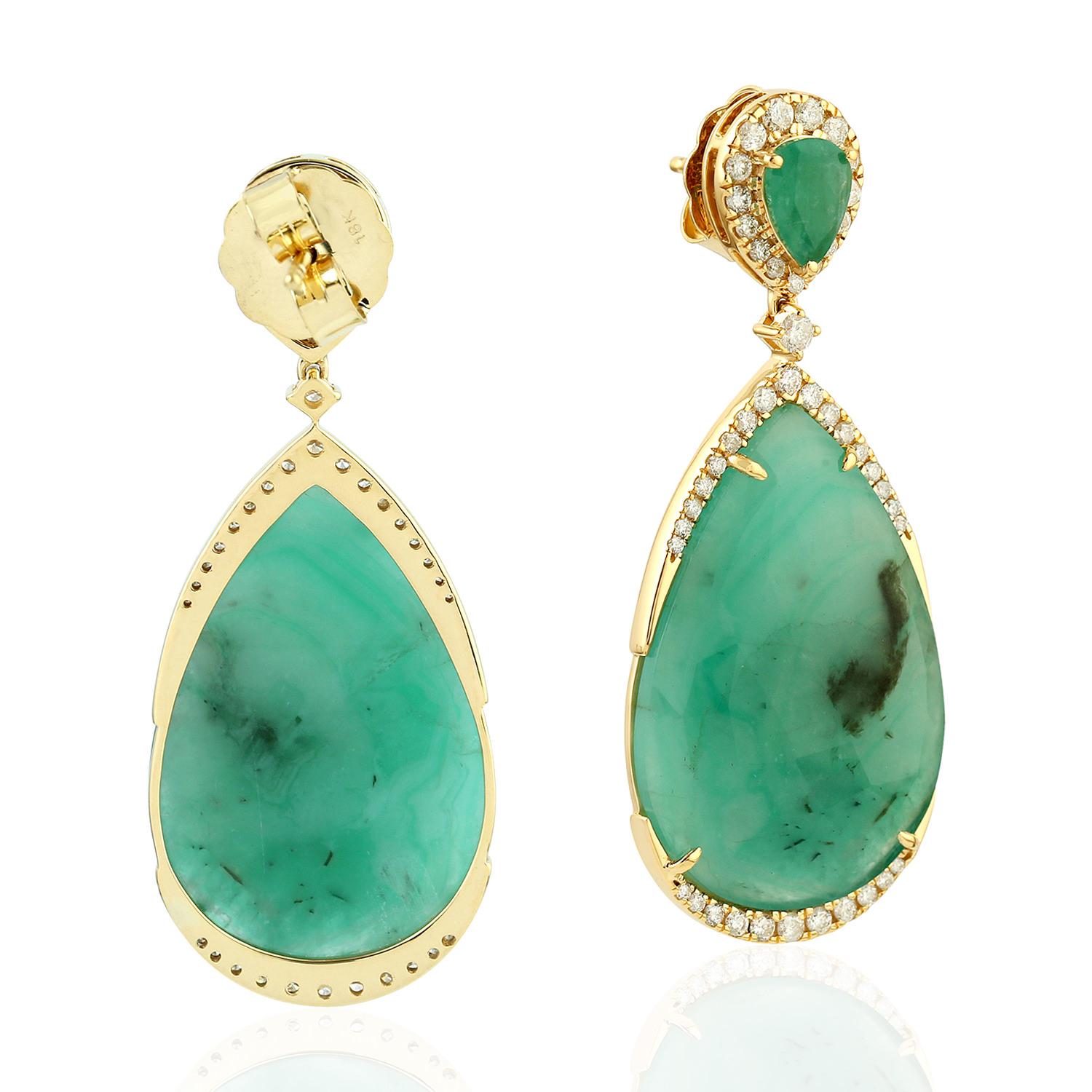 Art déco Artisan 28.55ct Pear Emerald Drop Earrings With Diamonds In 18K Yellow Gold en vente