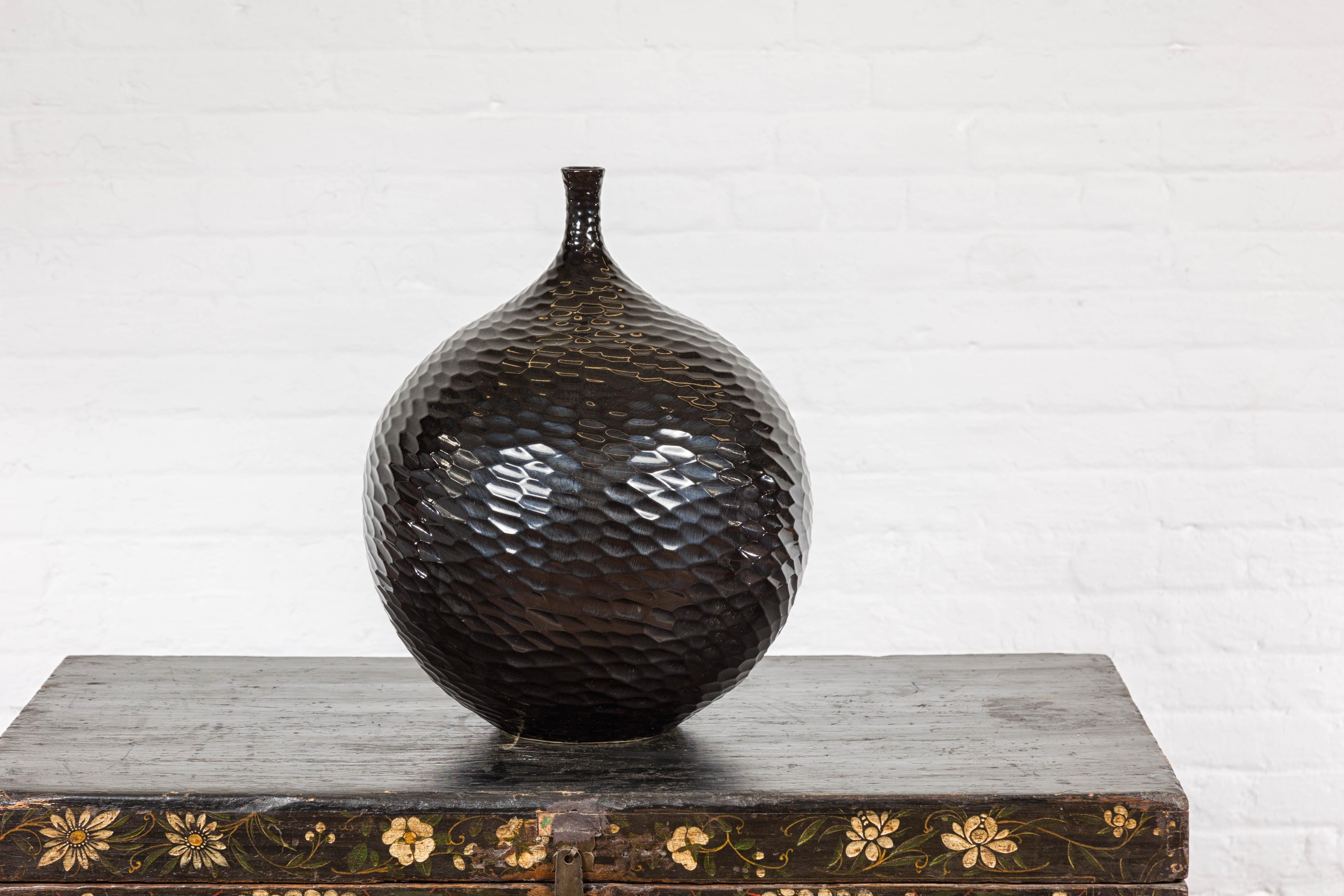 Artisan Black Glazed Bulb Shaped Vase with Honeycomb Patterns and Narrow Mouth In Good Condition For Sale In Yonkers, NY