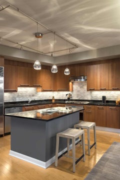 Petite lampe à suspension cône transparente Barnacle, verre soufflé à la main - Fabriqué sur commande