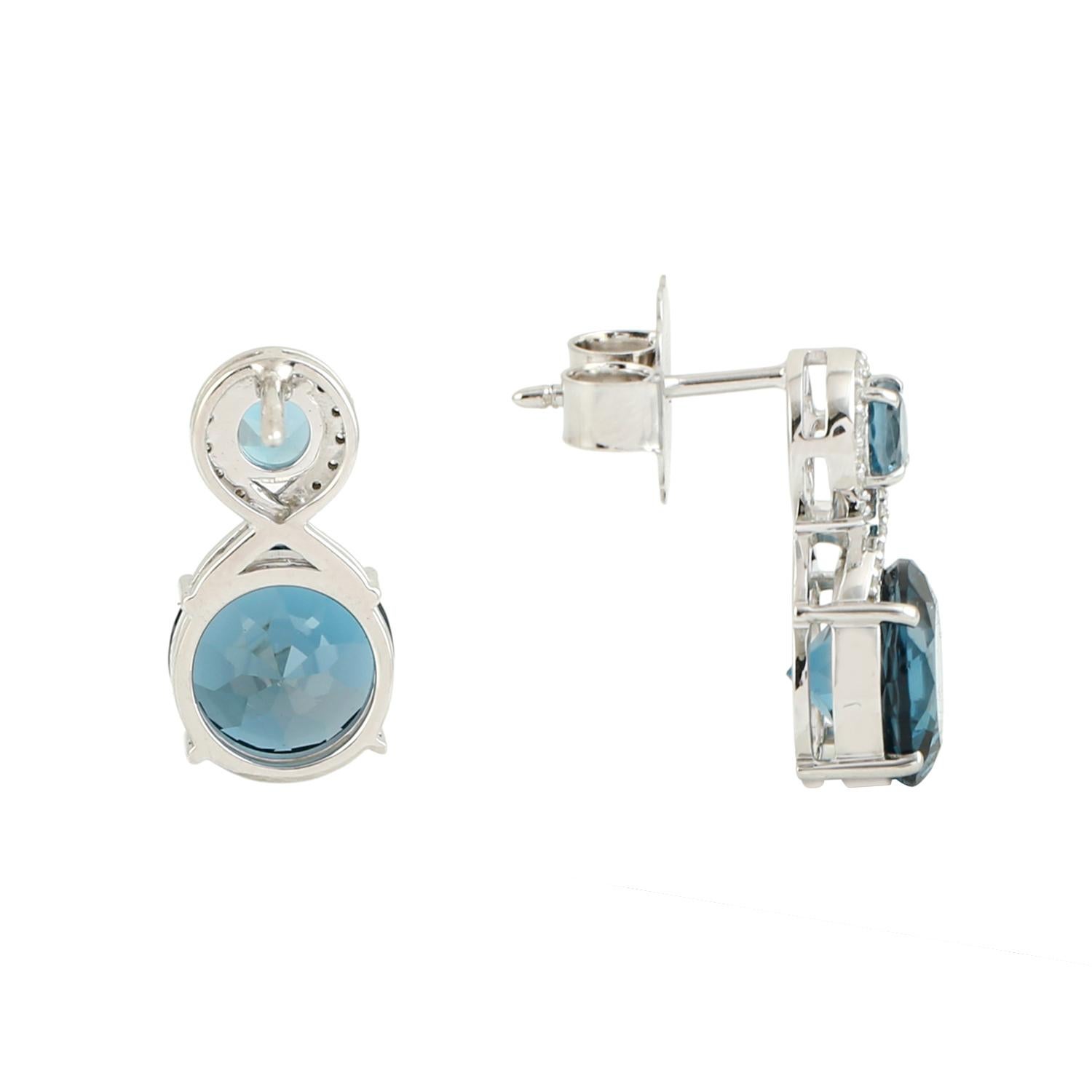 Taglio misto Orecchini pendenti artigianali in topazio blu con diamante in oro bianco 14 carati in vendita