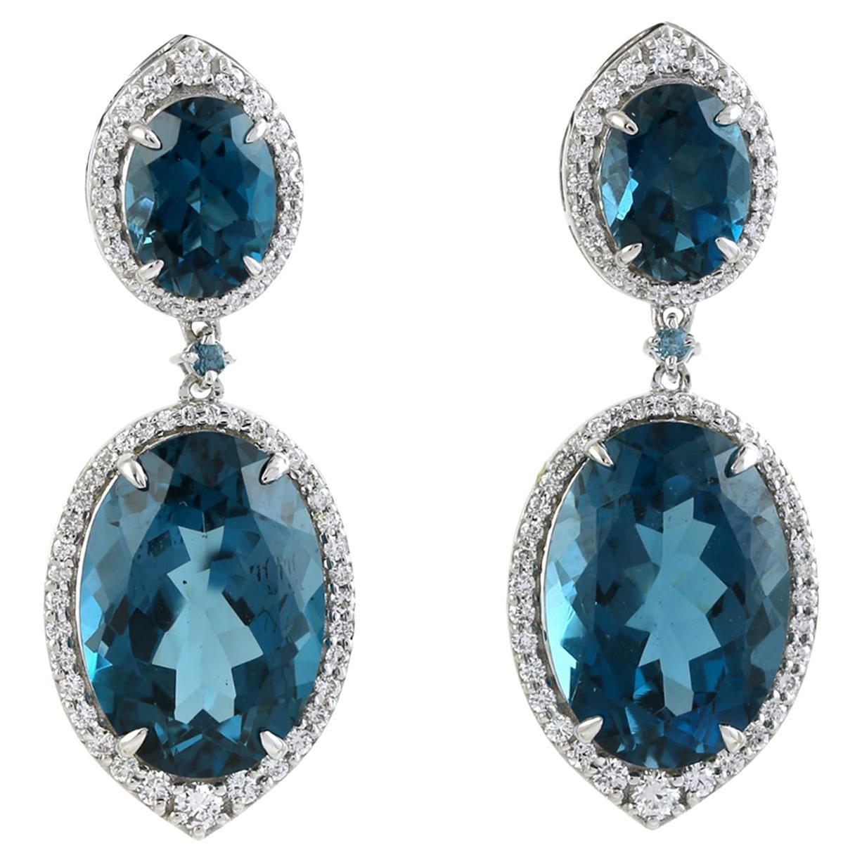 Orecchini pendenti artigianali in topazio blu con diamante in oro bianco 14 carati