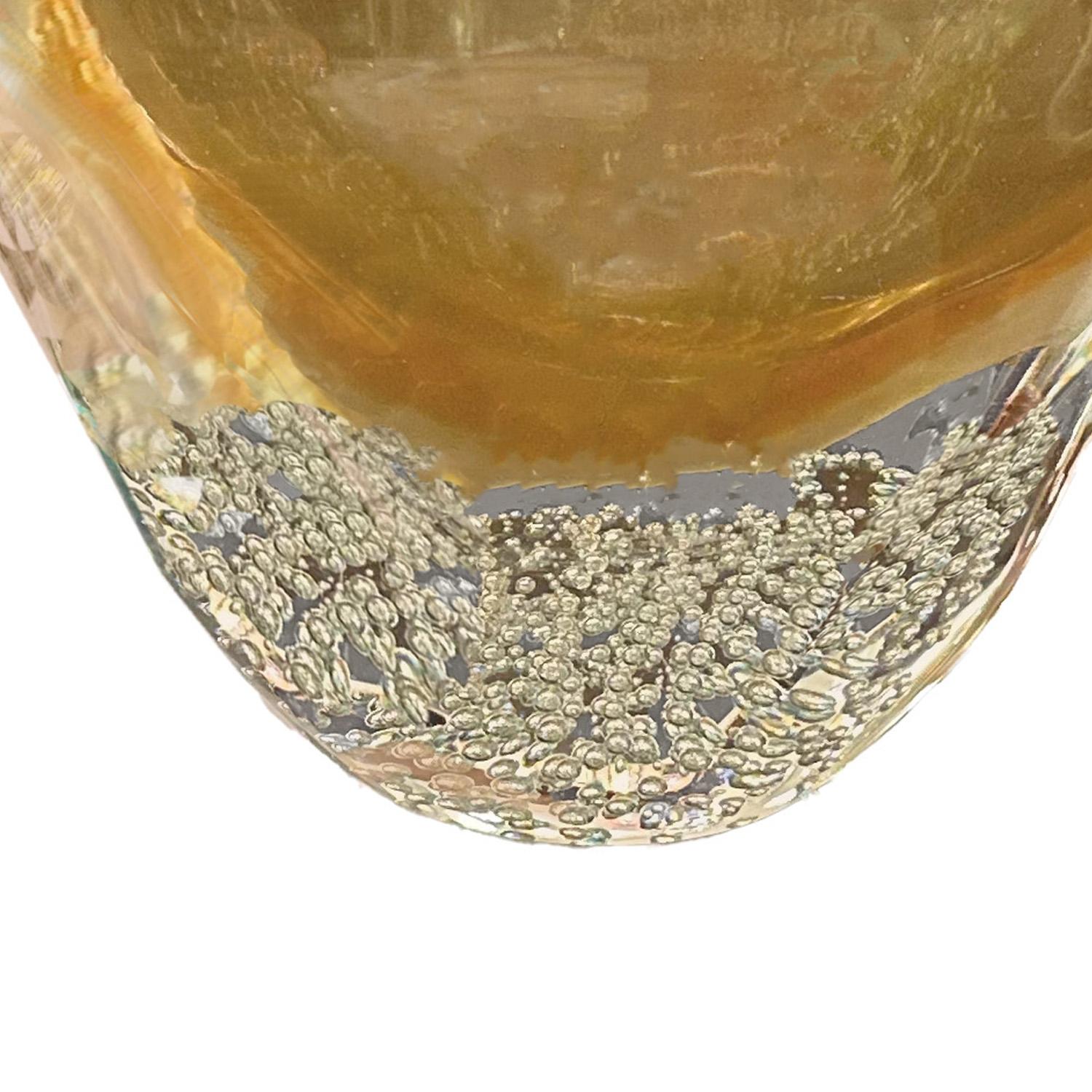 Jarrón artesano de cristal Murano Glass Sommerso rubor y ámbar con inclusiones doradas en Nuevo estado para la venta en New York, NY