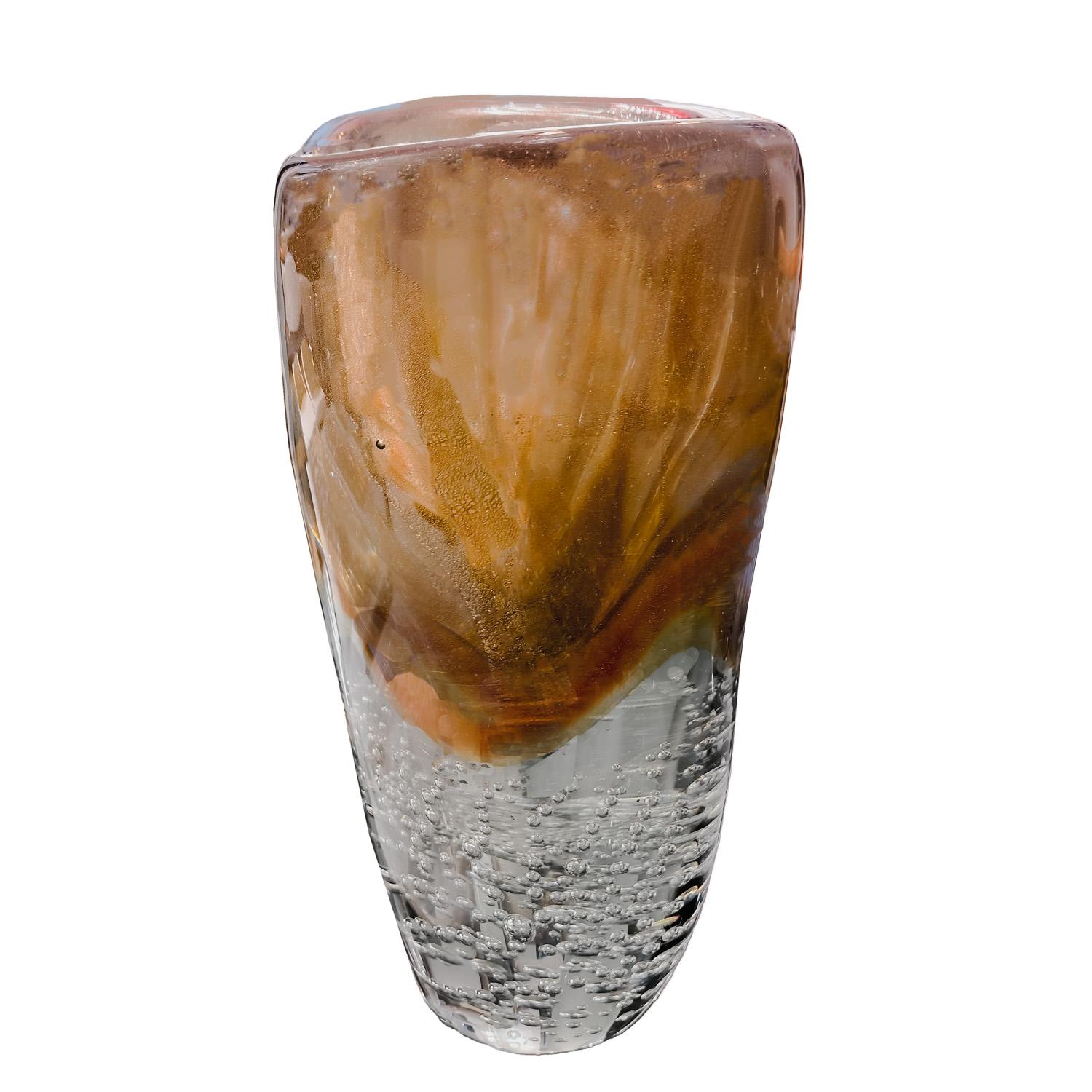 Moderne Grand vase artisanal en verre Sommerso de Murano, brun clair et ambré avec inclusions d'or en vente
