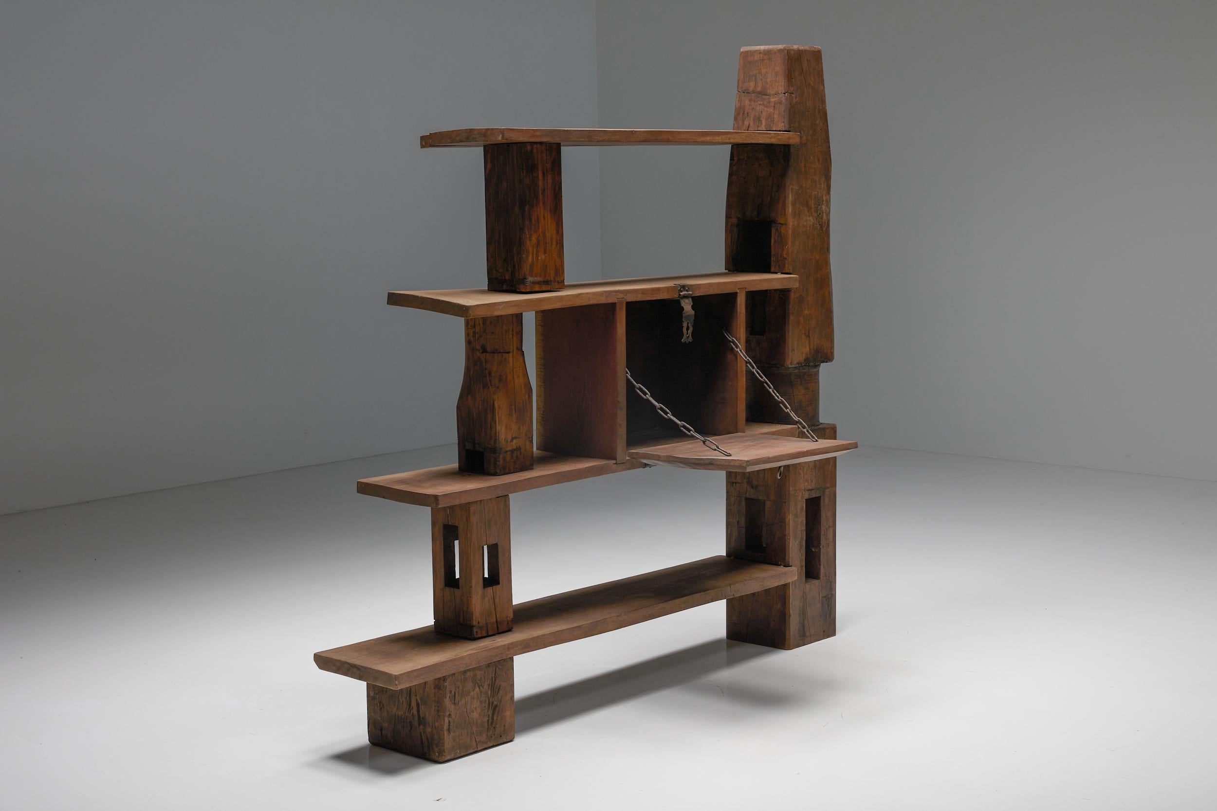 Kunsthandwerkliches Bücherregal, asymmetrischer Raumteiler aus Holz, 1950er Jahre (Mitte des 20. Jahrhunderts)
