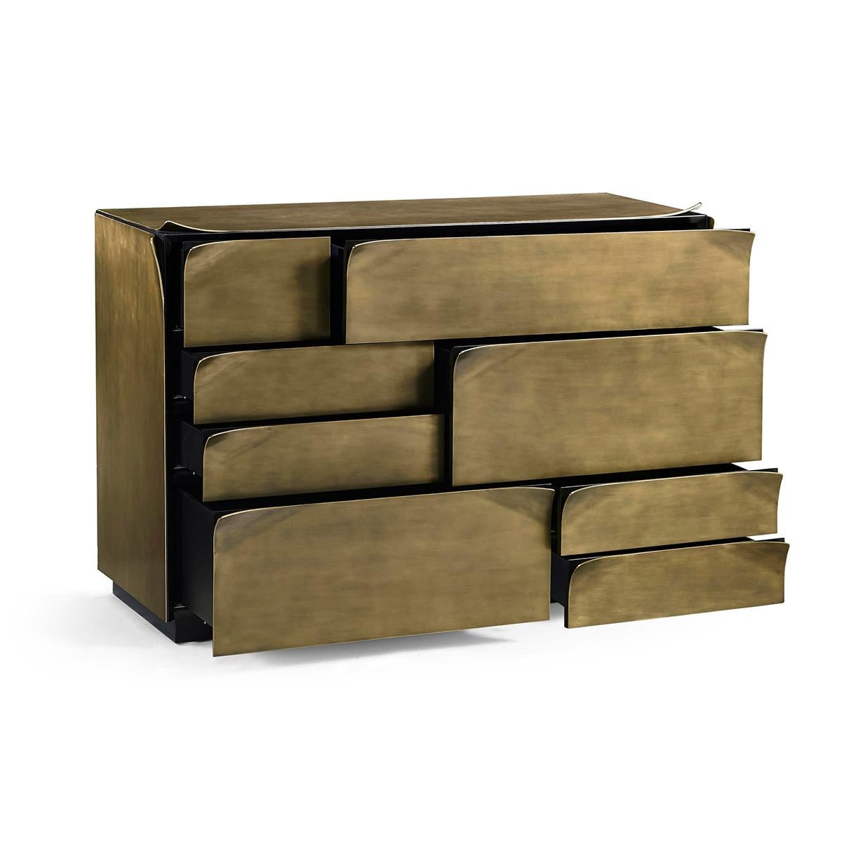 Moderne Commode en laiton Artisan en vente