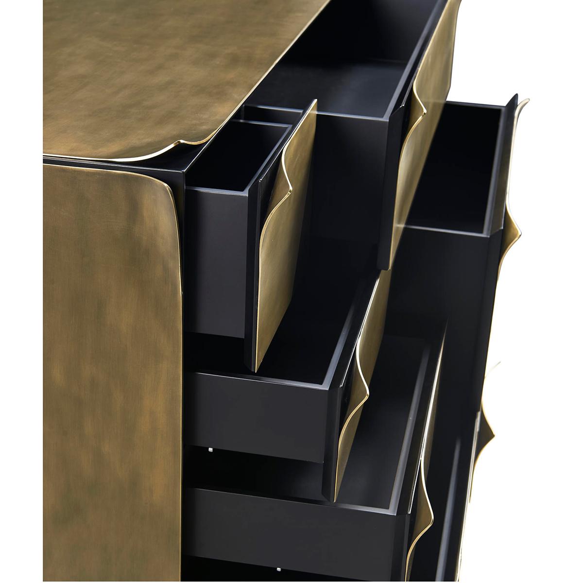 XXIe siècle et contemporain Commode en laiton Artisan en vente