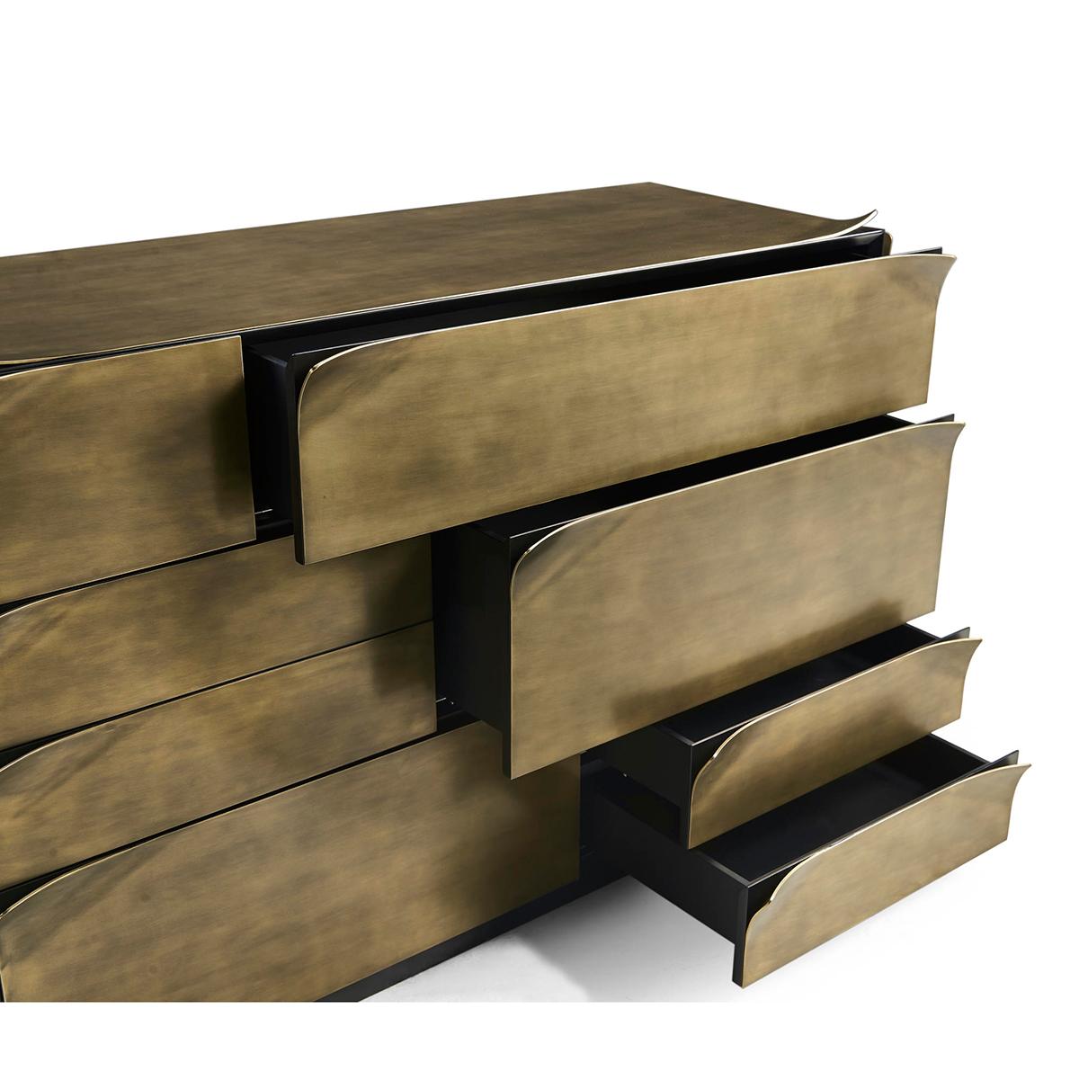 Commode en laiton Artisan en vente 2