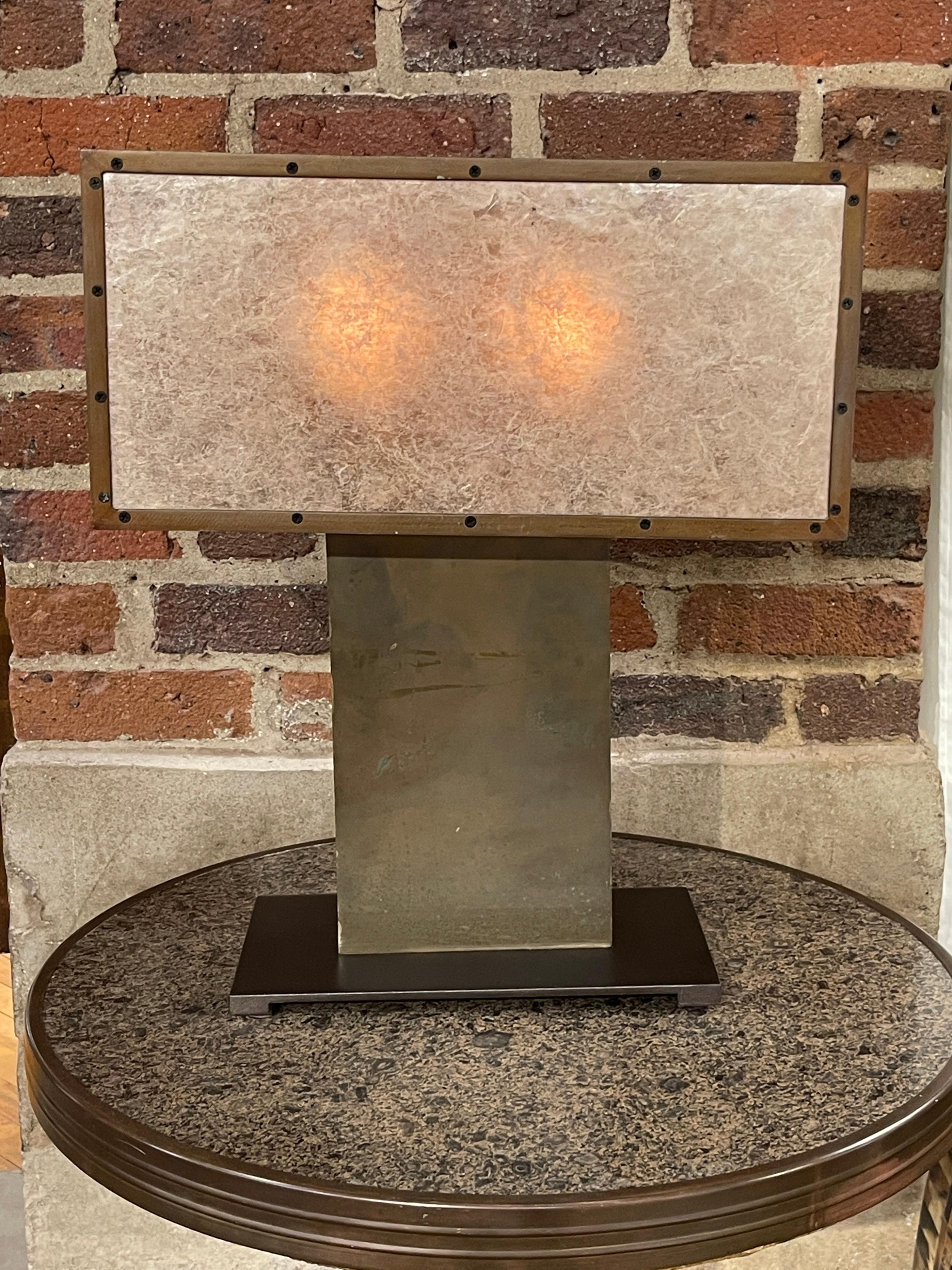 Lampada a colonna moderna Artisan in bronzo, rame, ferro e mica in vendita 4