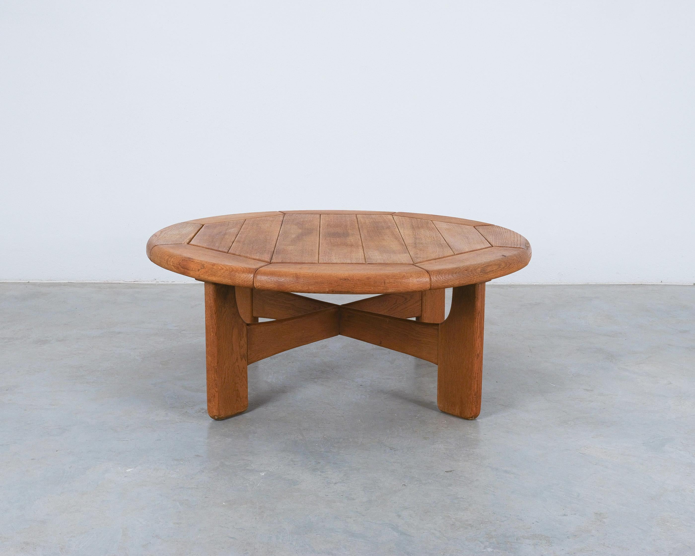 Artisan Brutalist Oak Coffee or Outdoor Table Mid Century, France, 1950 For Sale 5